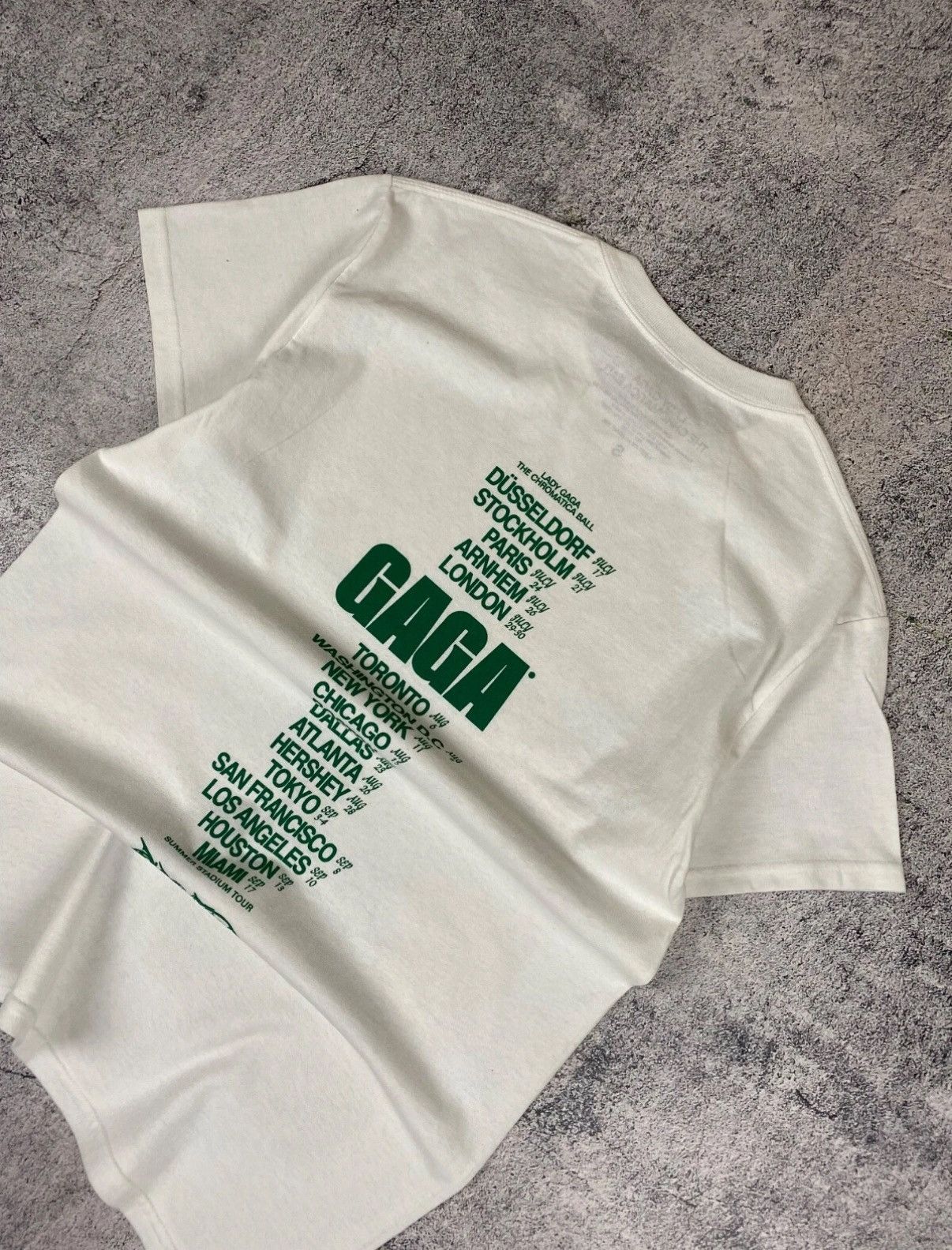 Band Tees LADY GAGA THE CHROMATICA BALL TOUR 2022 T-SHIRT OFFICIAL M Size US M / EU 48-50 / 2 - 4 Thumbnail