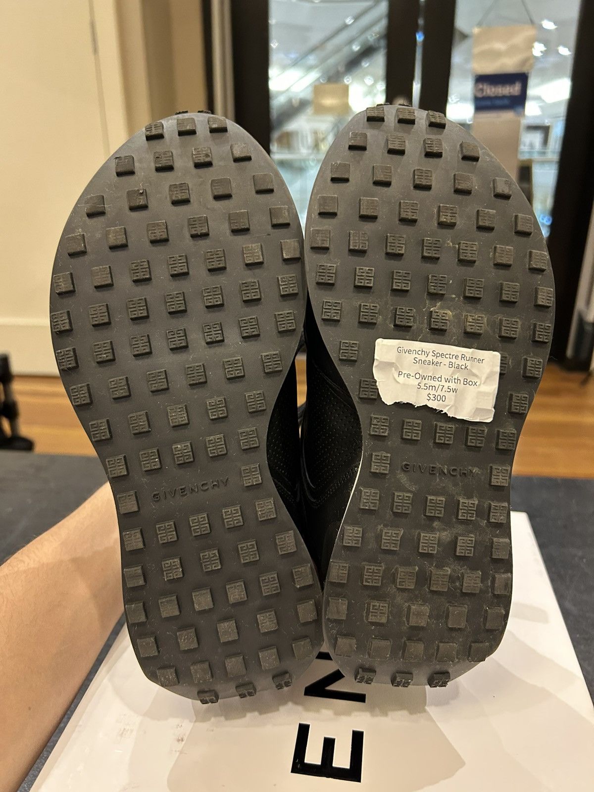 Givenchy Givenchy Spectre Runner Sneaker - Black Size US 5 / EU 37 - 5 Thumbnail