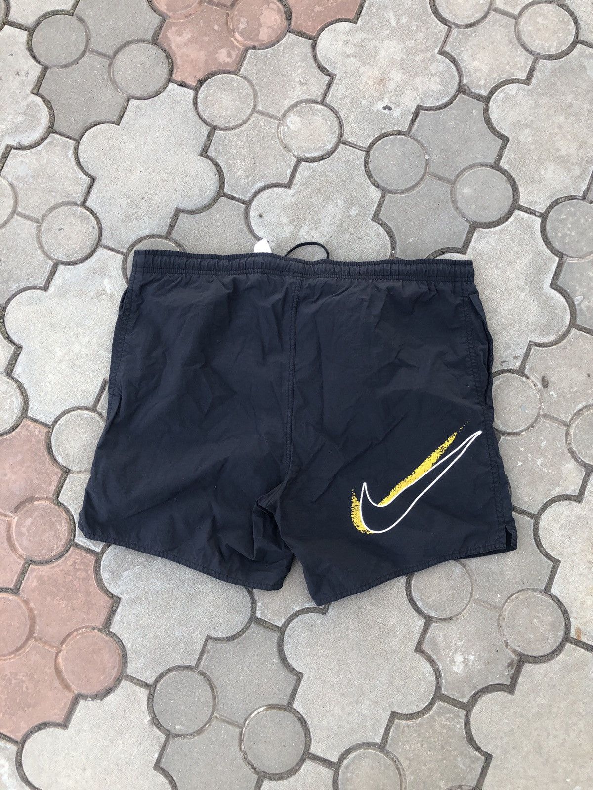 Vintage Vintage Nylon Nike Big Swoosh Y2K Short Size US 32 / EU 48 - 1 Thumbnail