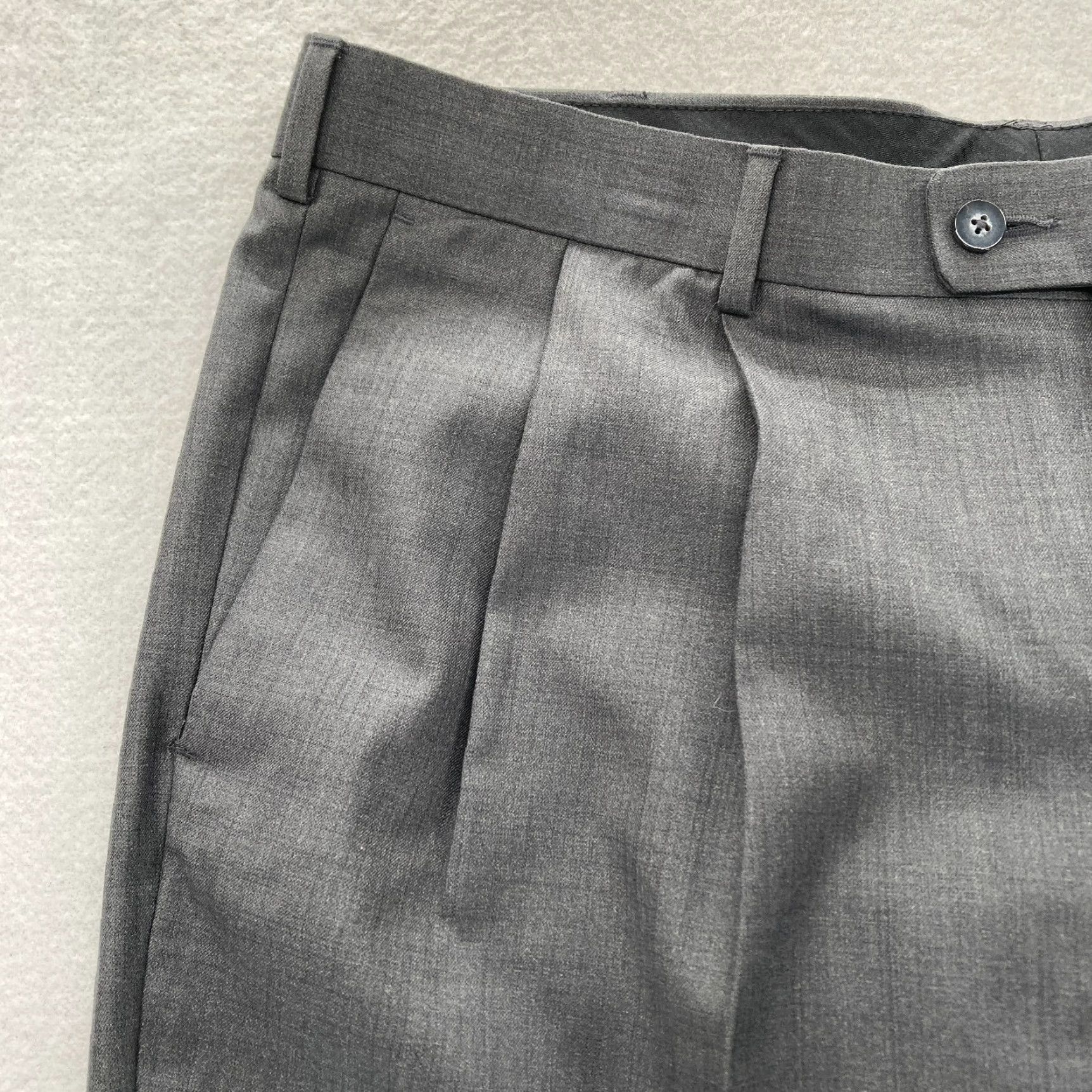 Vintage AXIST No Iron Dress Pants Mens 38x30 Gray Pleated Straight Leg Cuffed Mid Rise Pants Size US 38 / EU 54 - 3 Thumbnail