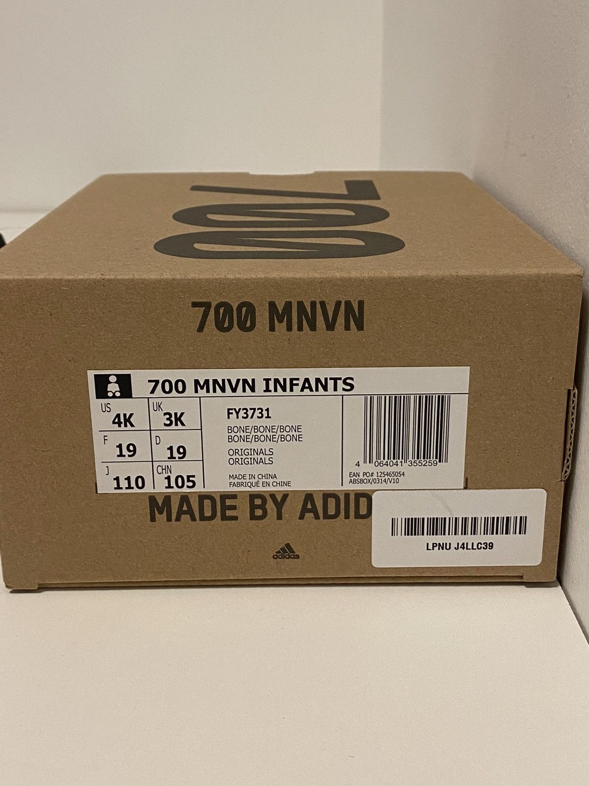 Adidas Yeezy Boost 700 MNVN Bone Infants US 4K Brand New Size US 4 / IT 34 - 12 Thumbnail