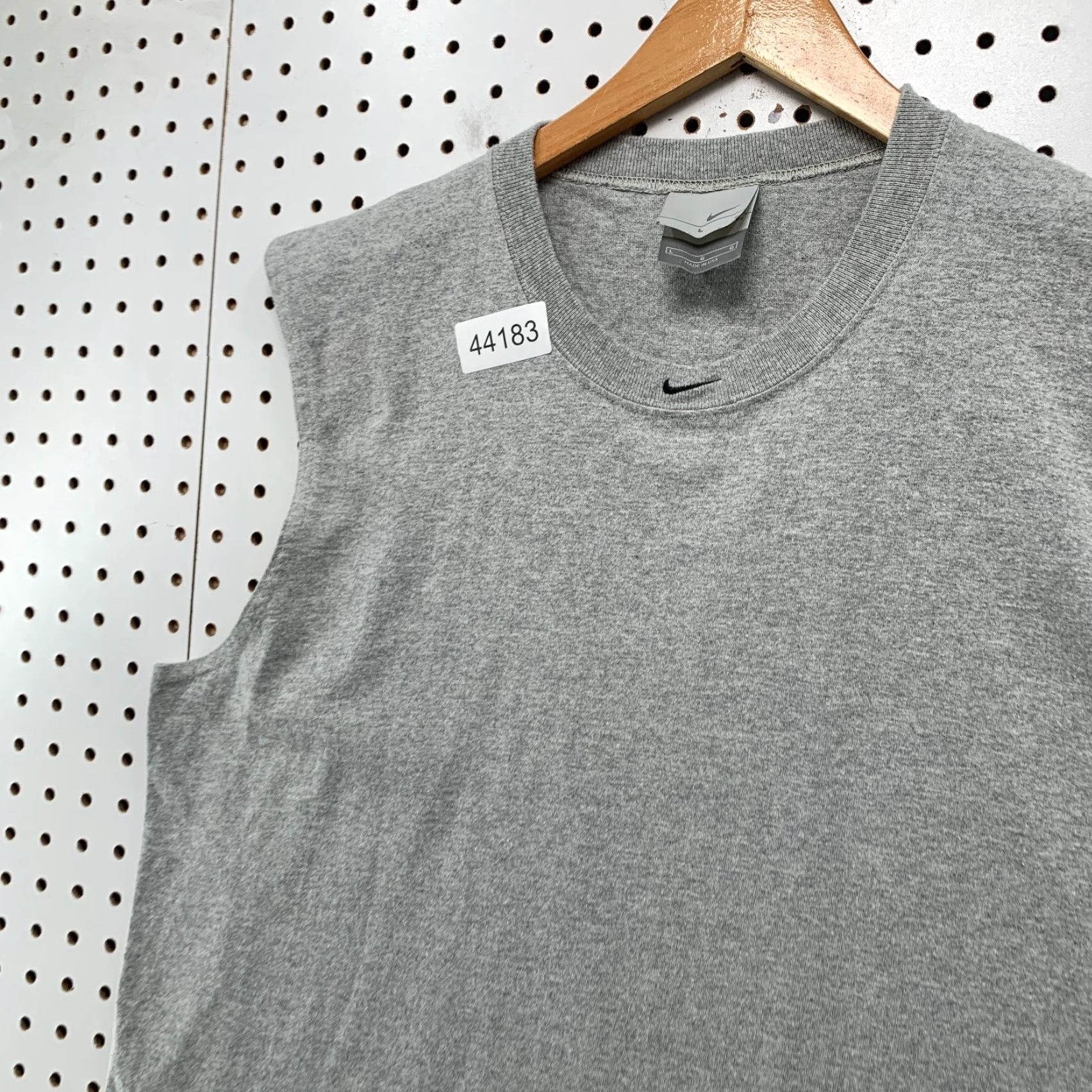 Nike VINTAGE Nike Center Swoosh Shirt Mens Large Gray Sleeveless Essentials Made USA Size US L / EU 52-54 / 3 - 6 Thumbnail