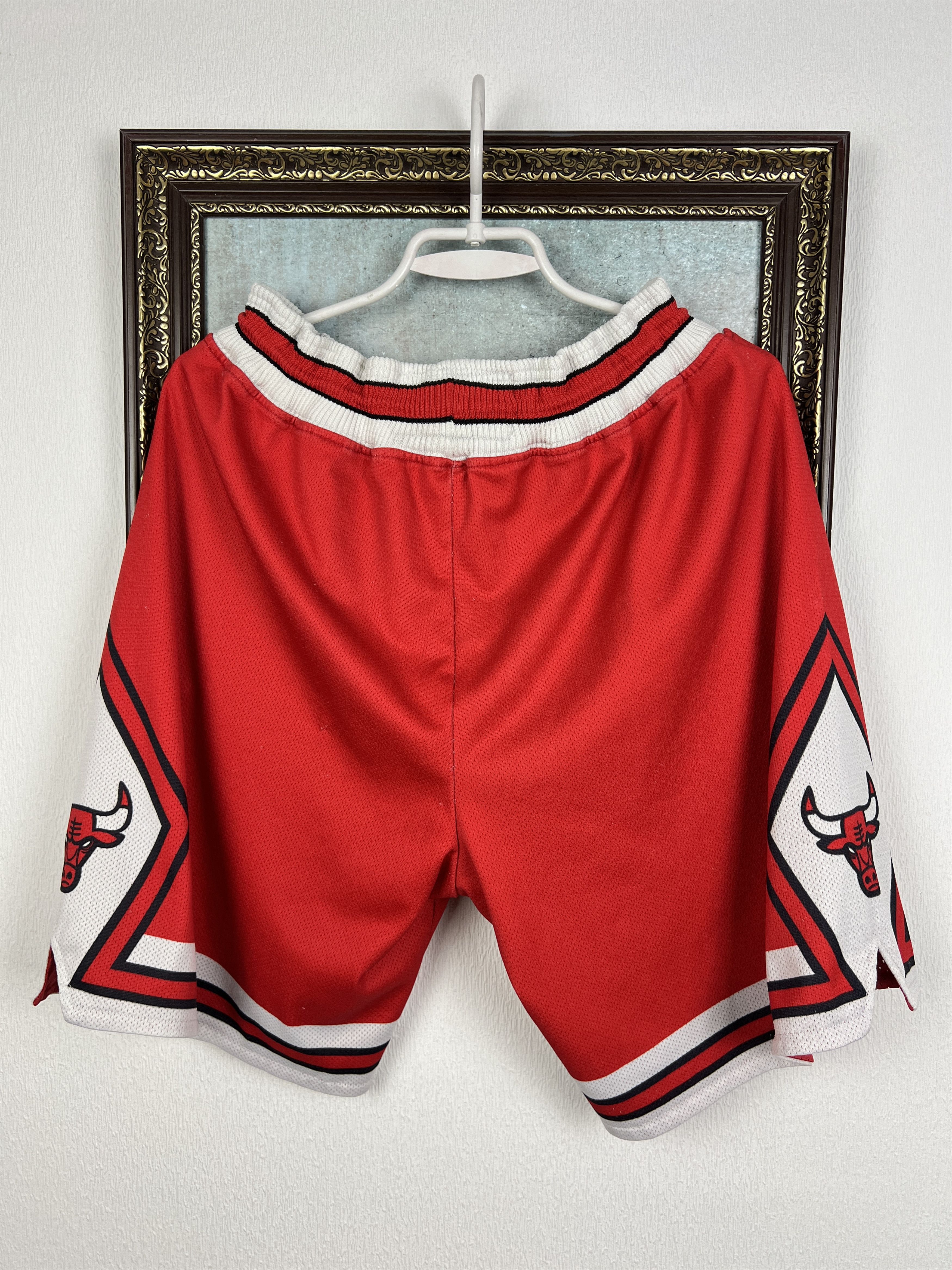 Champion Rare Authentic Pro Cut Game Shorts Chicago Bulls Champion Size US 34 / EU 50 - 10 Thumbnail