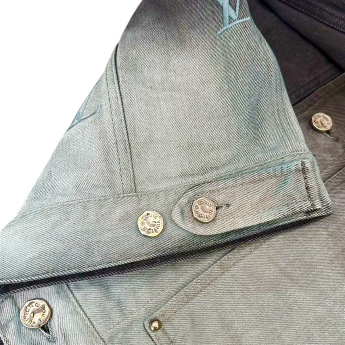 Louis Vuitton Louis Vuitton 50 Gradient Denim Jacket Embroidered Monogram Size US M / EU 48-50 / 2 - 5 Thumbnail