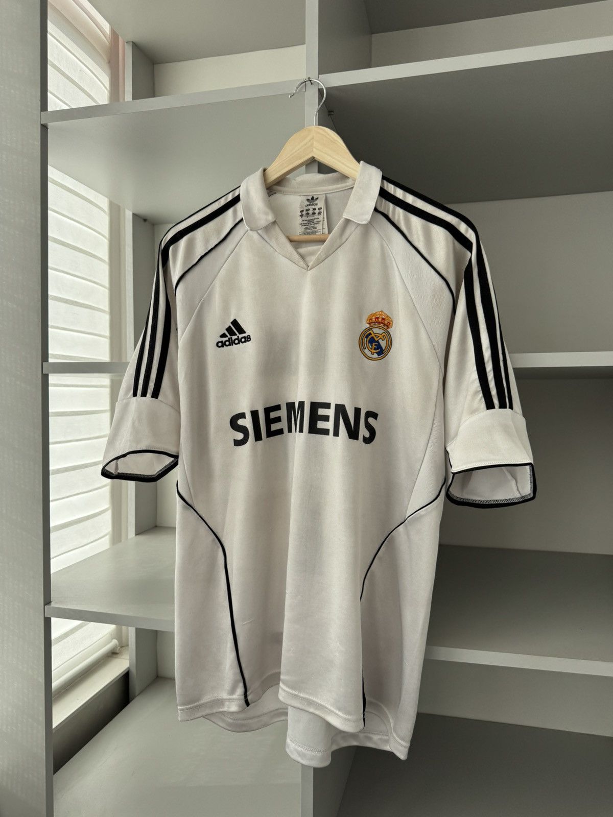 Adidas Adidas Real Madrid 7 Raul 2005 2006 Siemens Home Jersey Size US M / EU 48-50 / 2 - 2 Thumbnail