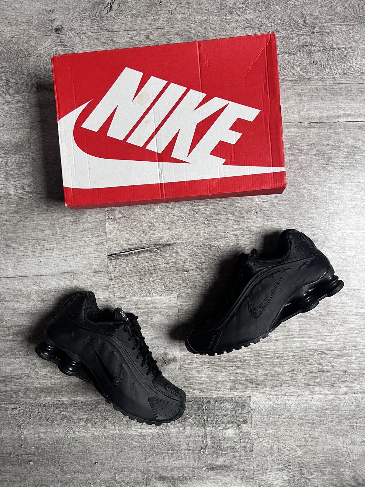 Nike Nike Shox R4 Triple Black Matte Size US 8 / EU 41 - 1 Thumbnail