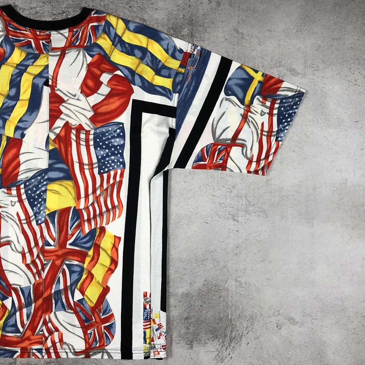 Versace Vintage 90s Versace Jeans Couture AOP Flags Heraldry Tee Size US XL / EU 56 / 4 - 13 Thumbnail