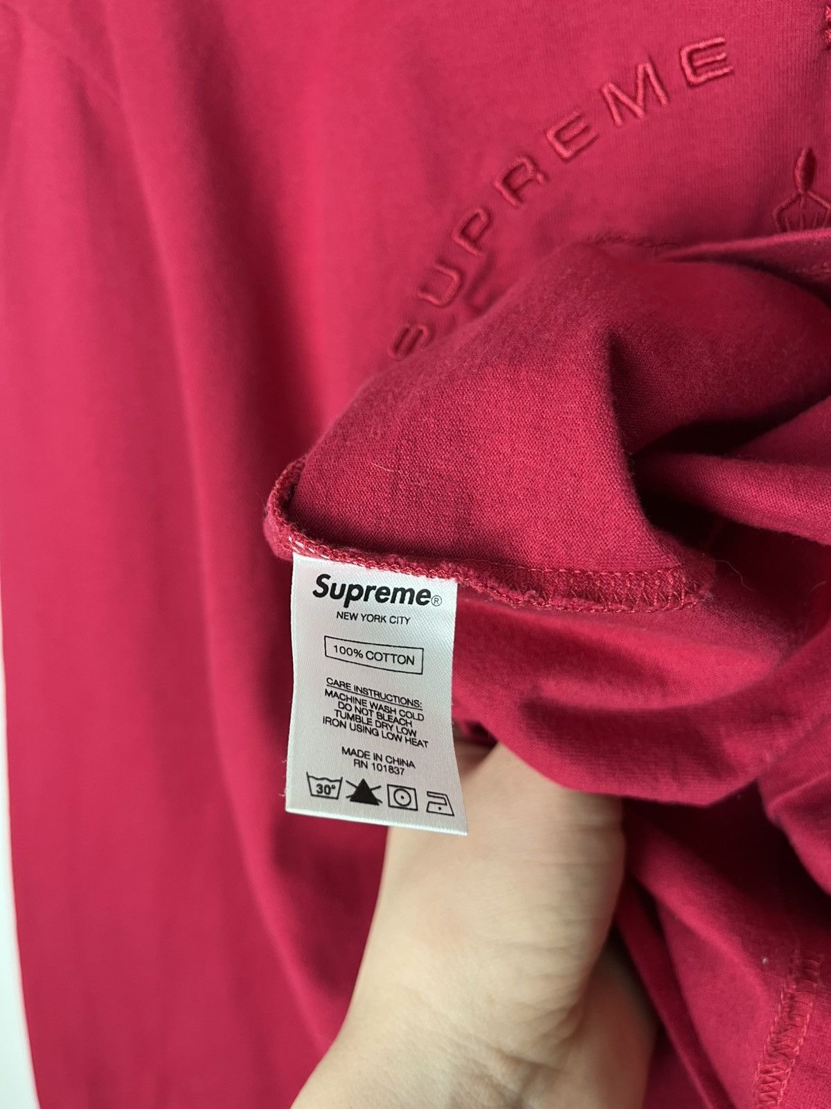 Supreme Supreme Crest Top Magenta Men's - FW18 Size US L / EU 52-54 / 3 - 6 Thumbnail