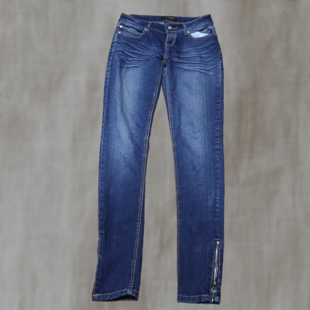 Rocawear Rocawear Jeans Women Size 5 Blue Straight Leg Embroidered Zip Ankle Pockets Size 27" / US 4 / IT 40 - 1 Thumbnail