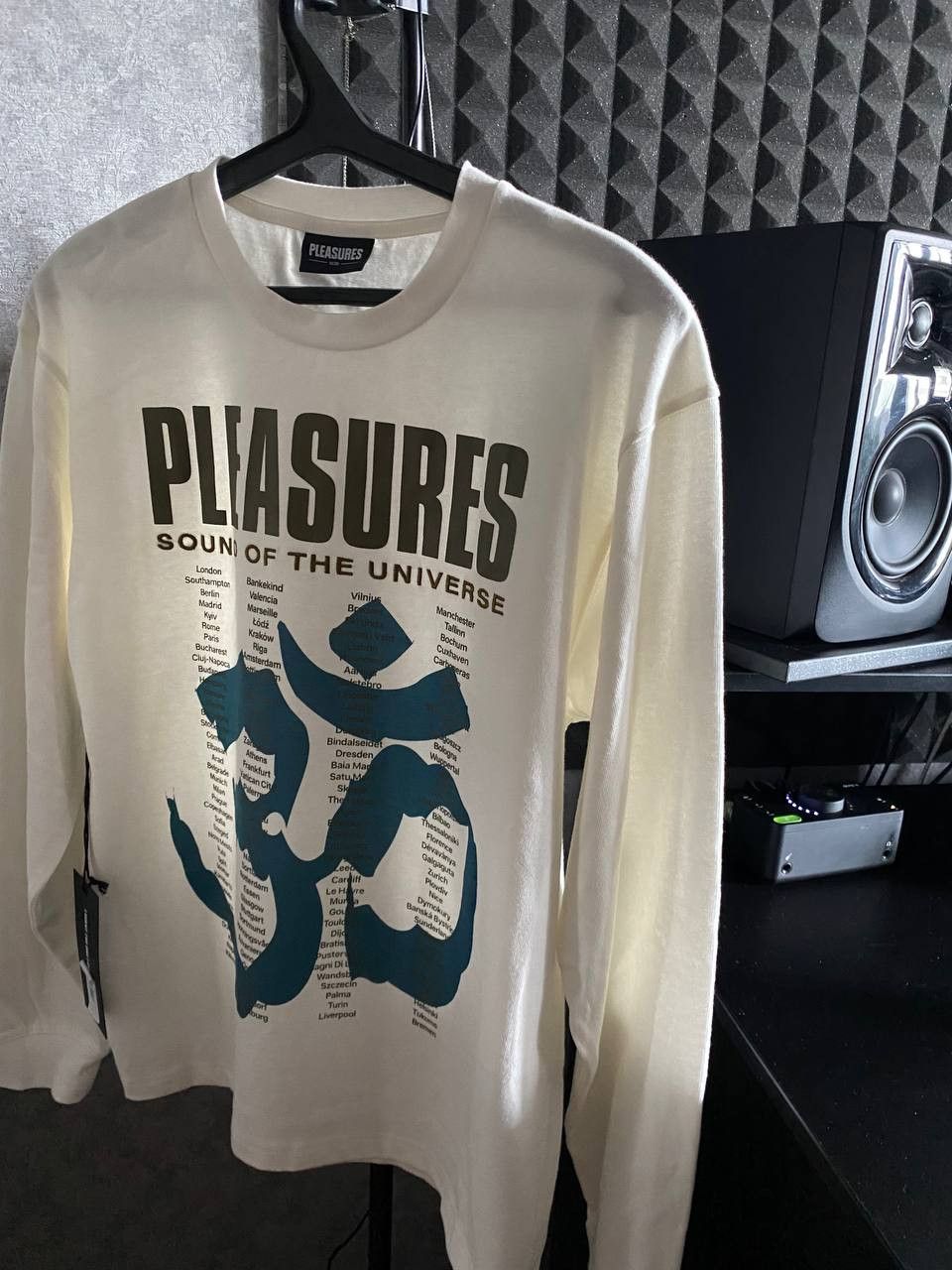 Pleasures Pleasures - Universe Longsleeve Size US M / EU 48-50 / 2 - 3 Thumbnail