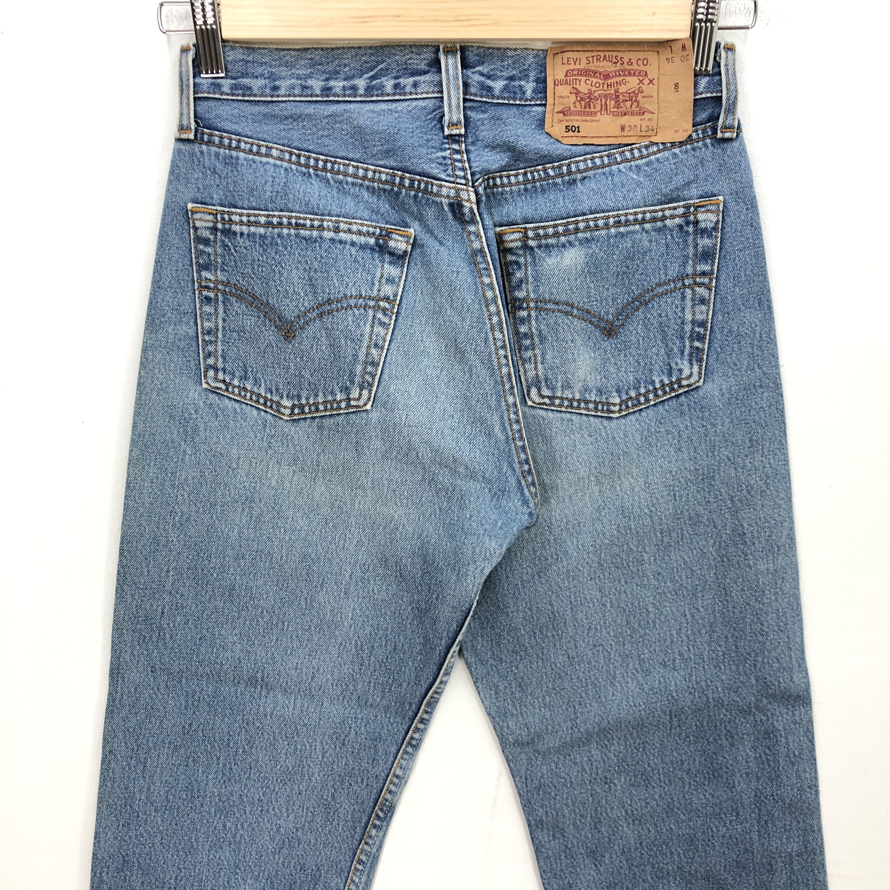 Levi's Vintage Levis 501 Jeans Levi's Faded Light Wash Denim Size 28" / US 6 / IT 42 - 4 Thumbnail
