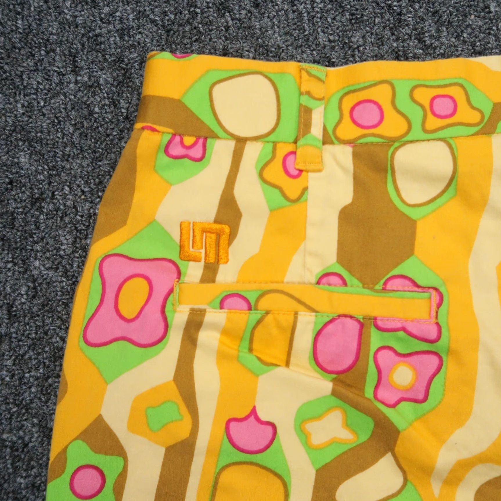 VINTAGE Loudmouth Golf Shorts Mens 32 Casual Chino Stretch Geometric 70s Print Yellow