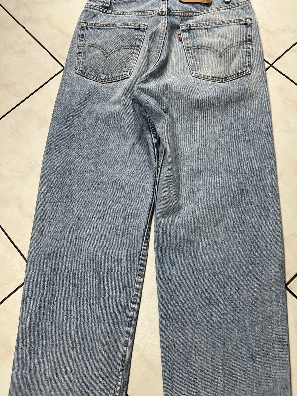 Levi's Vintage 90s Levi’s 550 light blue washed distressed jeans Size US 33 - 16 Thumbnail