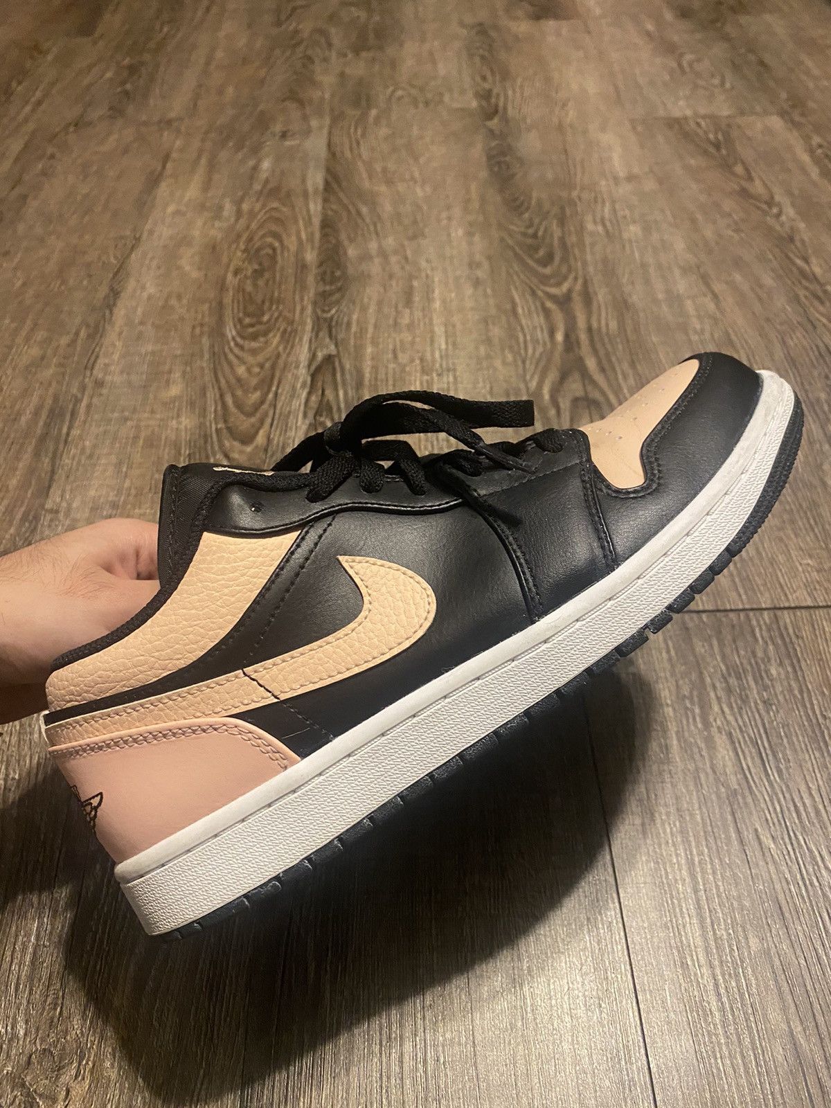Jordan Brand × Nike Jordan 1 Crimson Tint Size US 8.5 / EU 41-42 - 1 Thumbnail