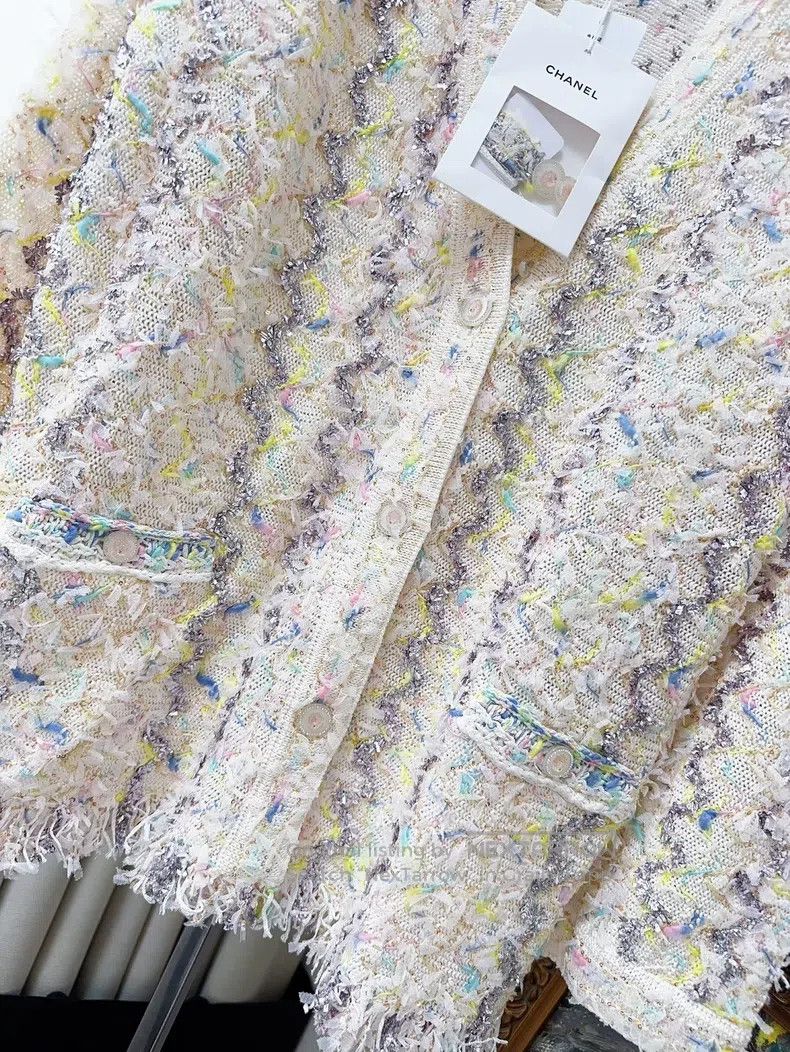Chanel Chanel 22p preview medium and long beige wavy colour tasse Size S / US 4 / IT 40 - 3 Thumbnail
