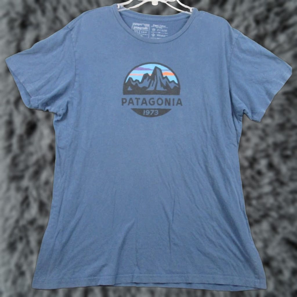 Patagonia VINTAGE Patagonia Shirt XL Adult Blue Slim USA Made USA Slim Short Sleeve Crew Neck Cotton T-Shirt Women Size XL / US 12-14 / IT 48-50 - 1 Thumbnail