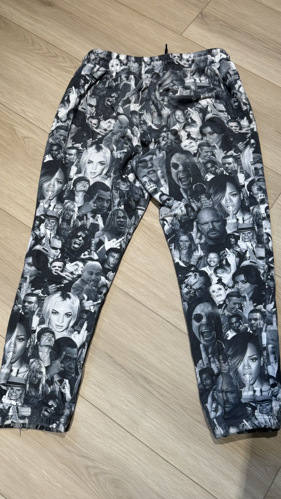 ineverheardofyou Celebrity sweatpants ineverheardofyou middle finger f you Size US 32 / EU 48 - 18 Thumbnail