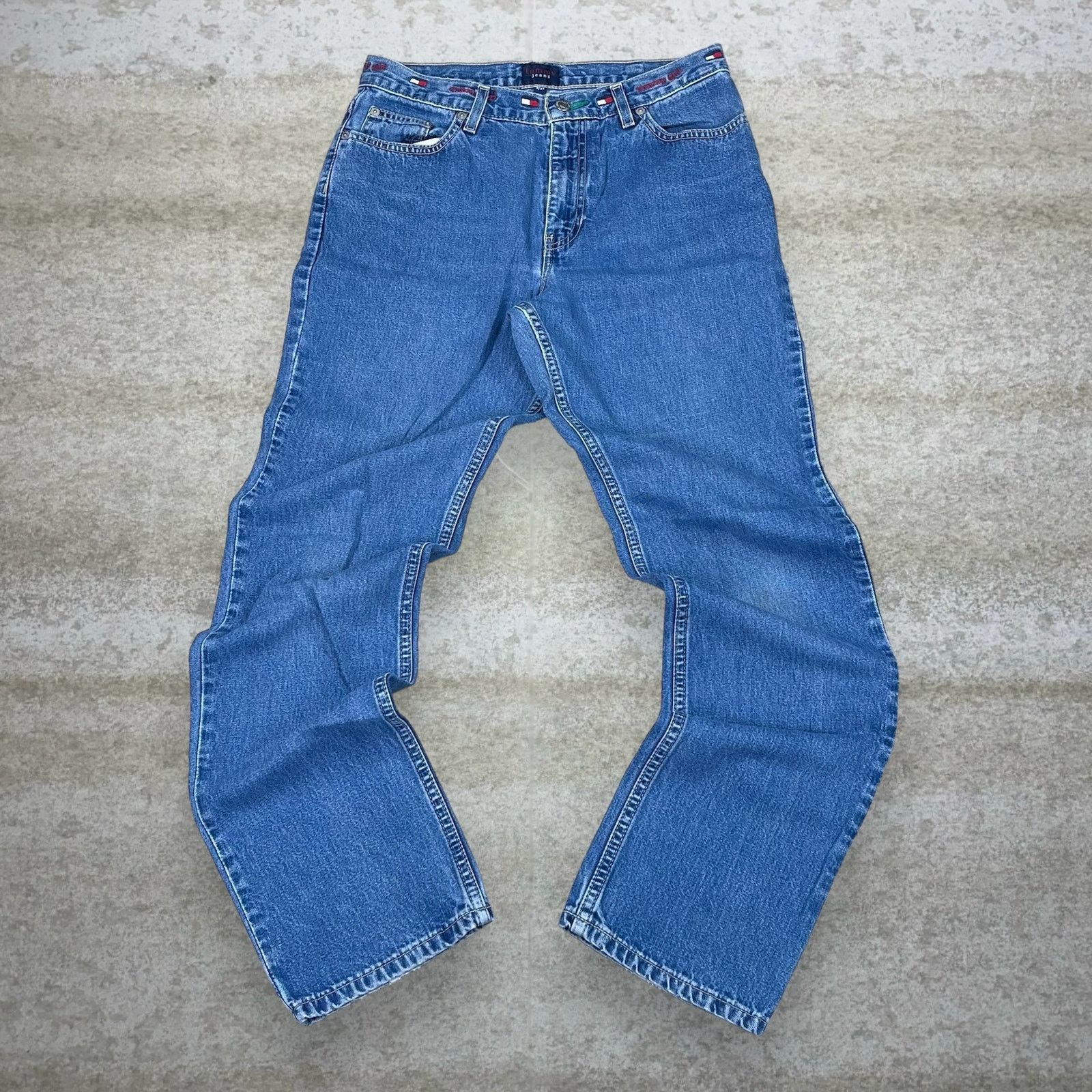 Tommy Hilfiger Vintage 90s Tommy Hilfiger Jeans 28x32 Regular Medium Wash Size 28" / US 6 / IT 42 - 2 Thumbnail