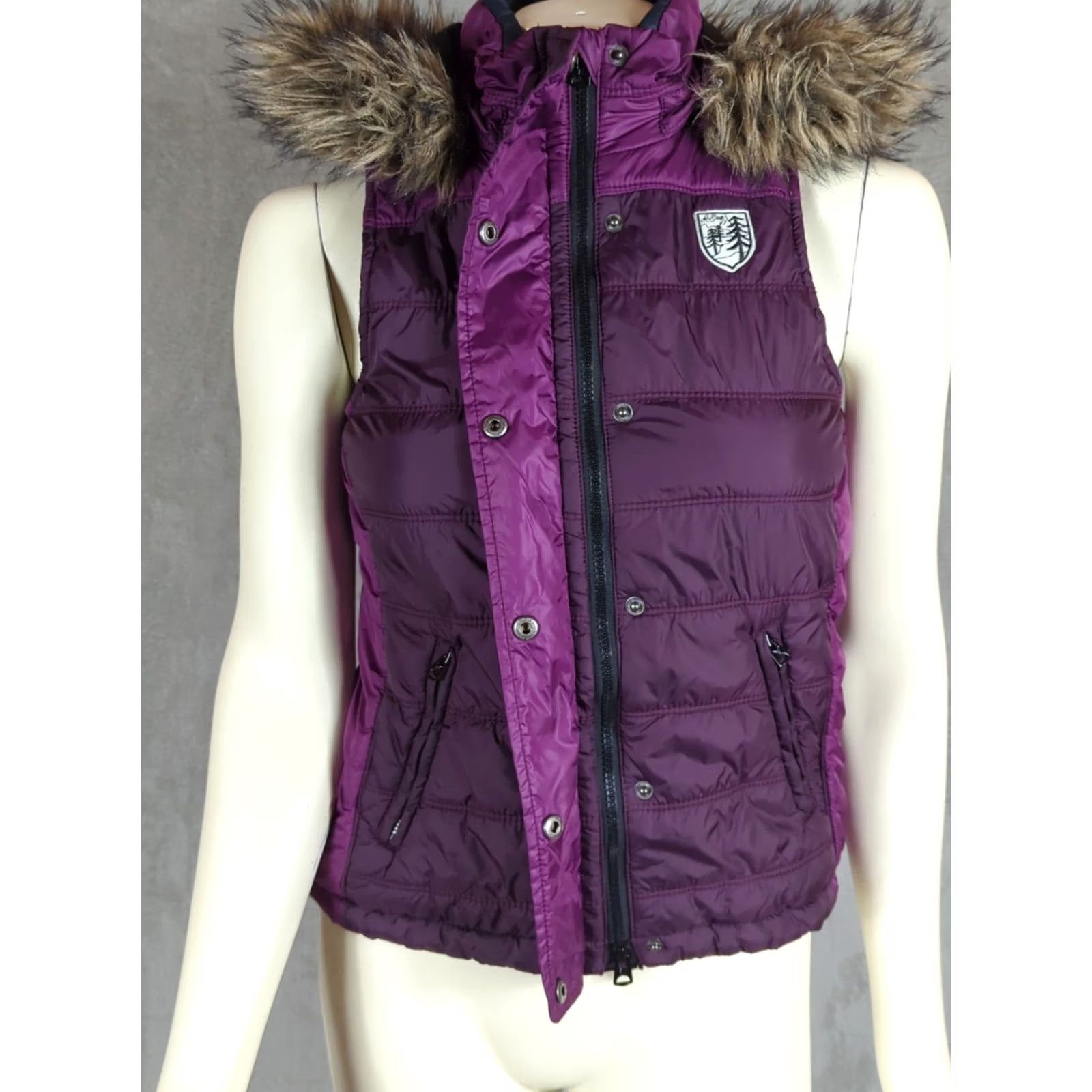 American Eagle Outfitters American Eagle Outfitters Women's Vest Purple sz S Puffer with Crest Logo retro Size S / US 4 / IT 40 - 5 Thumbnail