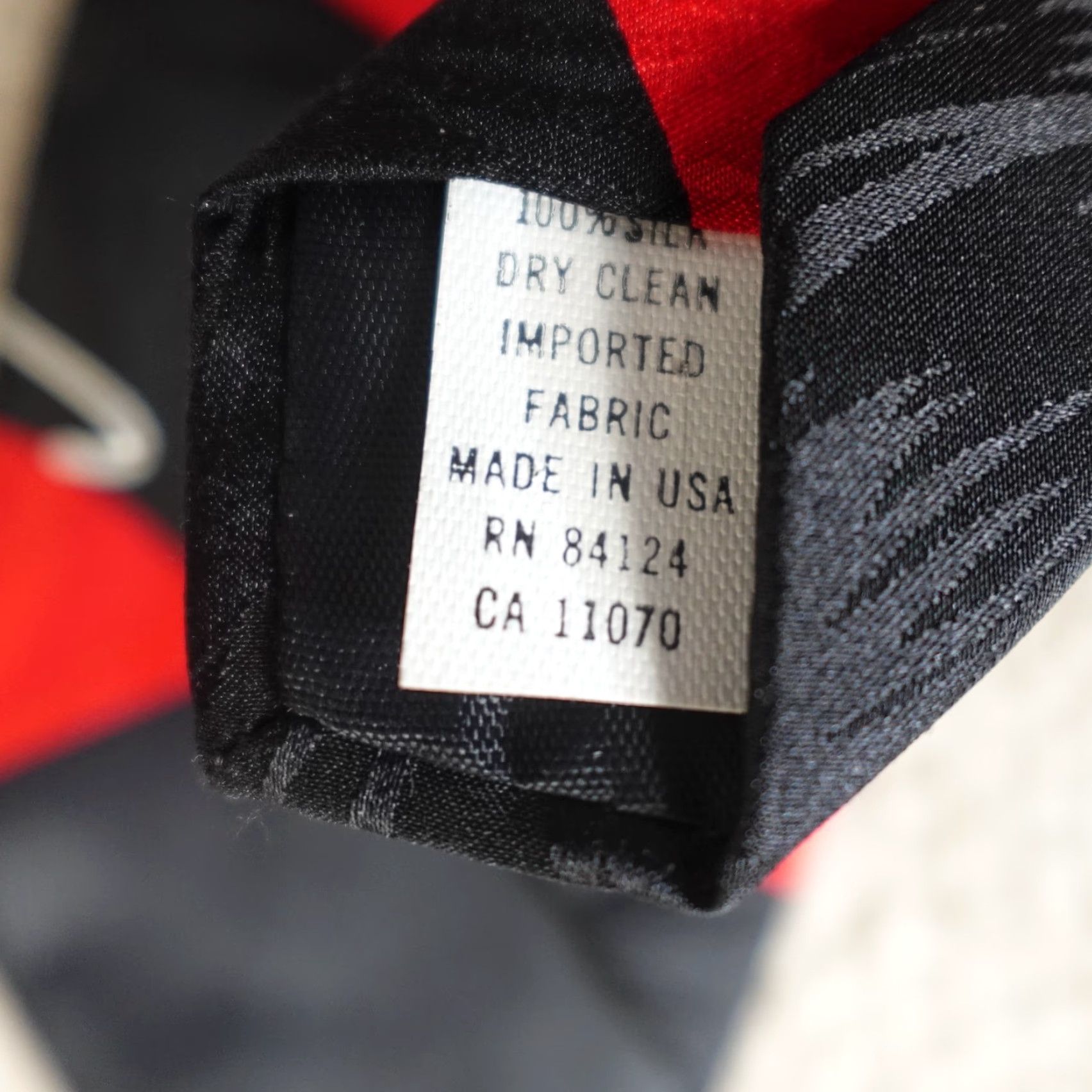 Vintage VINTAGE Dilbert Mens Tie Silk Red Black Striped Geometric Pattern 57"-60" Classic Length Men’s Silk Tie Size ONE SIZE - 2 Thumbnail