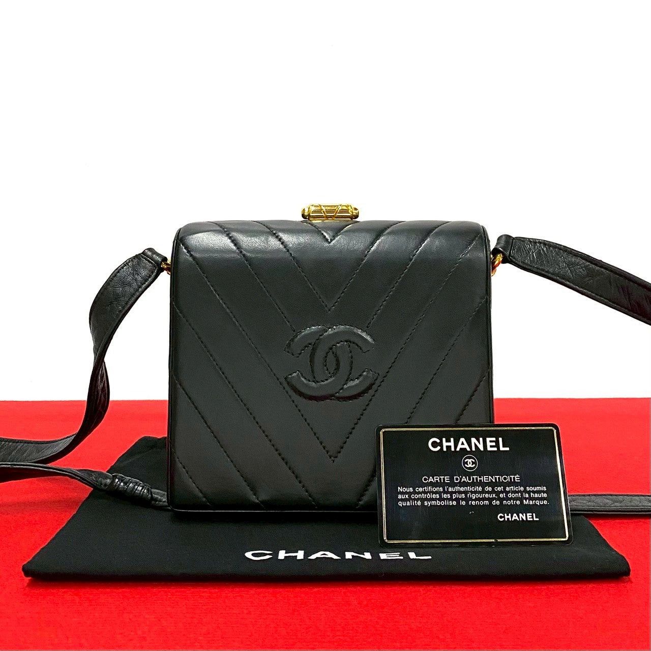 Chanel Chanel Shoulder Bag Black Leather Size ONE SIZE - 1 Thumbnail