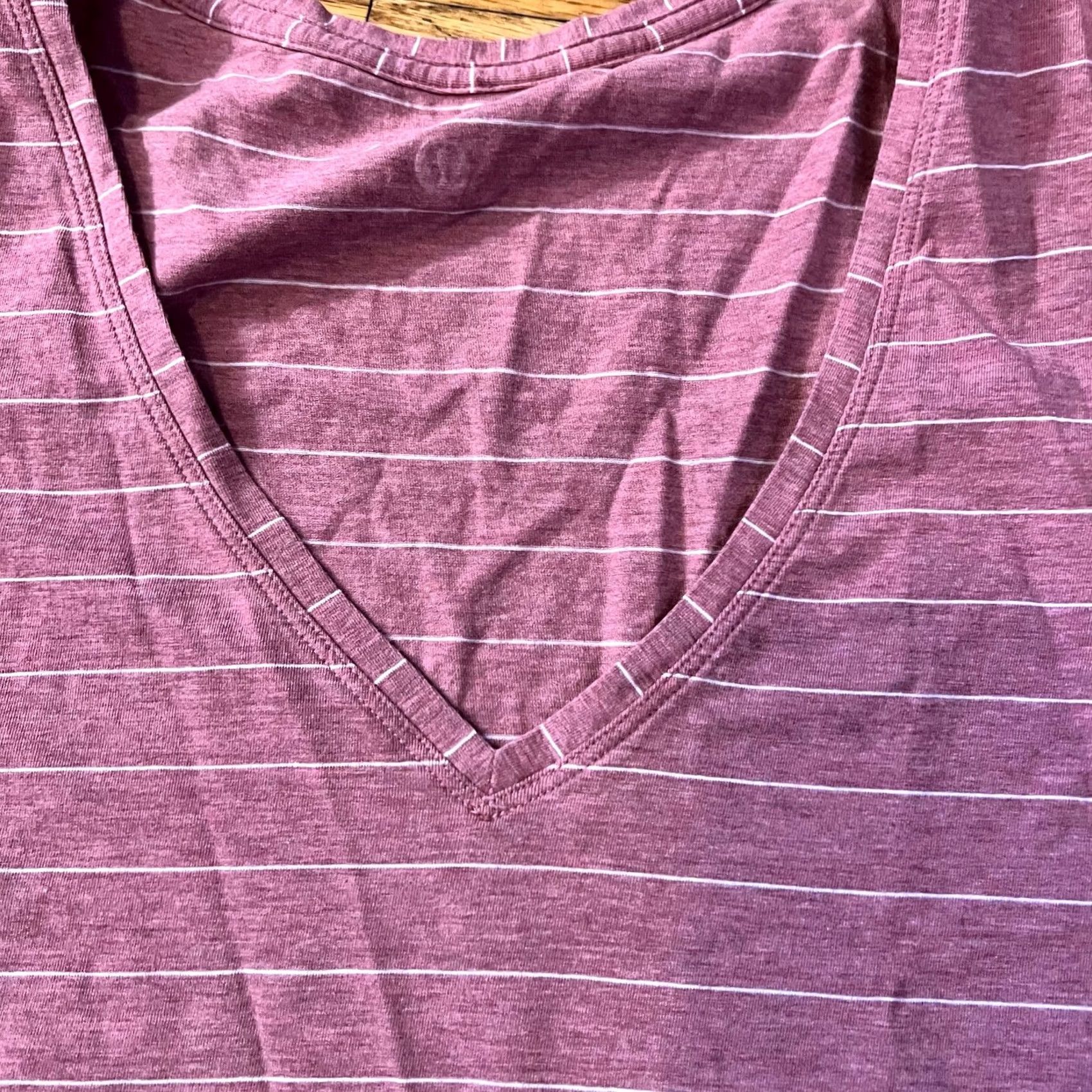 Lululemon Lululemon Shirt Womens Small Pink Striped V Neck Short Sleeve Performance T-Shirt Womens S pink V Neck Striped Short Sleeve Performance Size S / US 4 / IT 40 - 2 Thumbnail