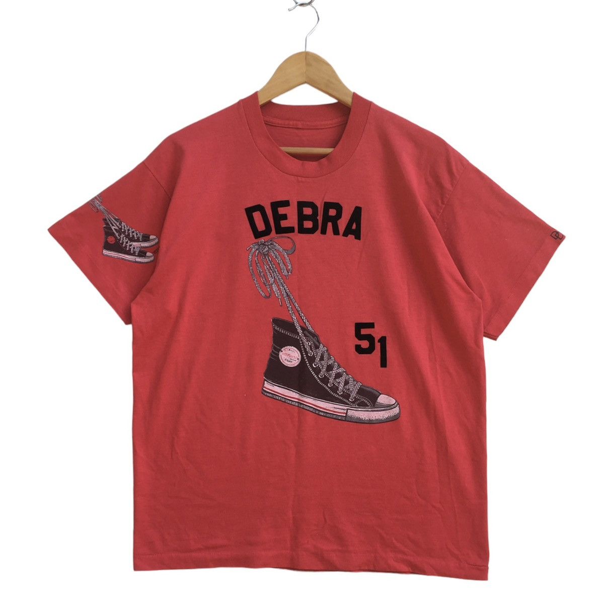 Vintage Vintage Debra 51 Impulse Hanging Shoes Tee Size US L / EU 52-54 / 3 - 1 Thumbnail