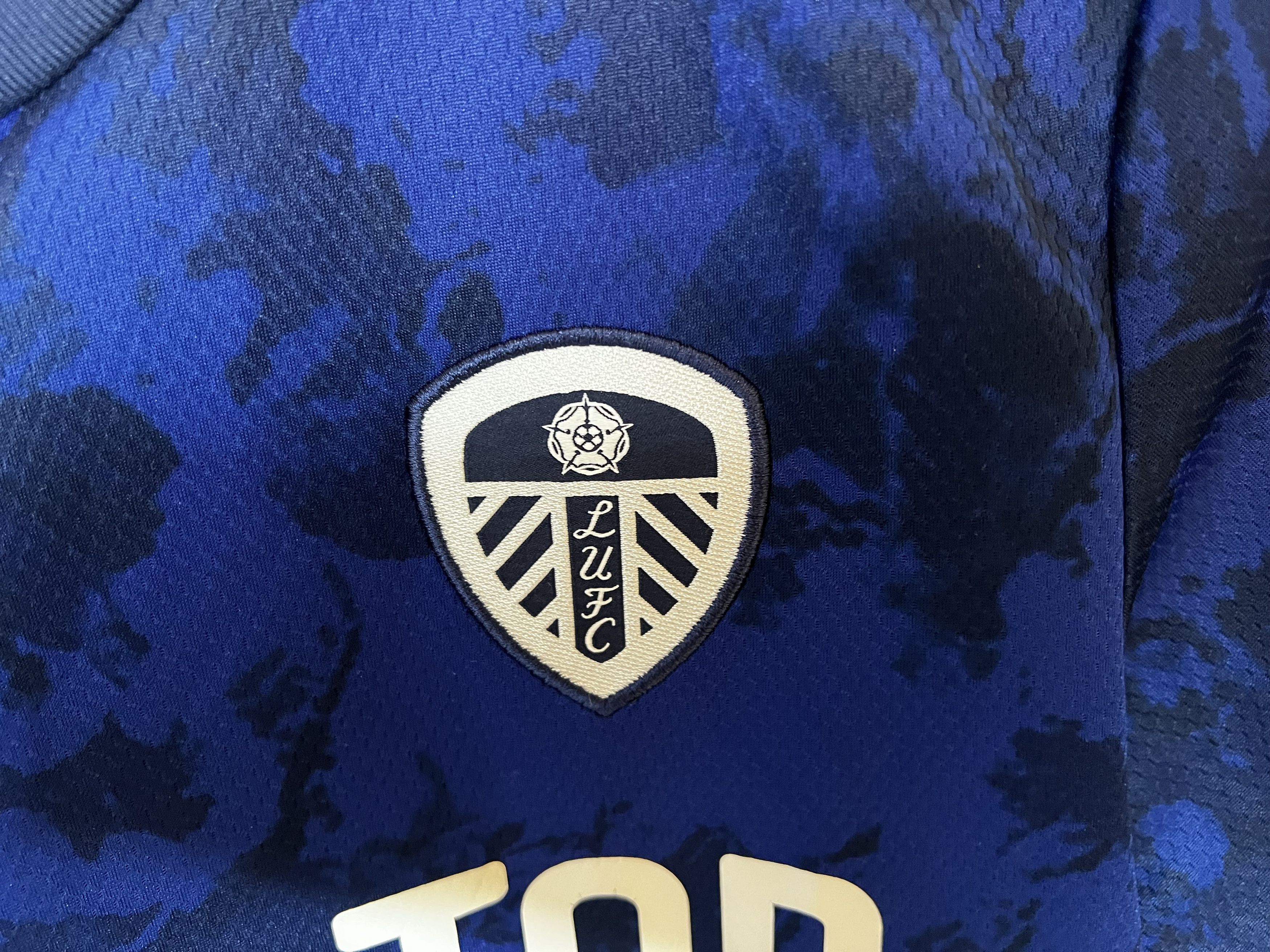 Adidas LEEDS UNITED 2021 2022 AWAY FOOTBALL SHIRT SOCCER JERSEY Size US M / EU 48-50 / 2 - 5 Thumbnail