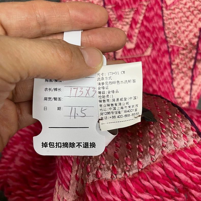 Louis Vuitton Louis Vuitton Red full print scarf Size ONE SIZE - 3 Thumbnail