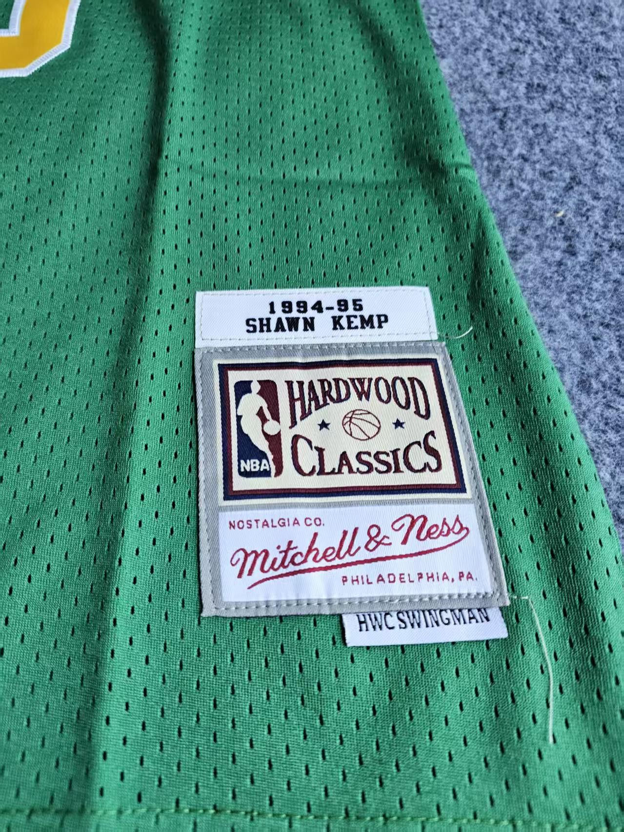 NBA 1994 95 Seattle SuperSonics 40 Shawn Kemp Jersey Size US M / EU 48-50 / 2 - 5 Thumbnail