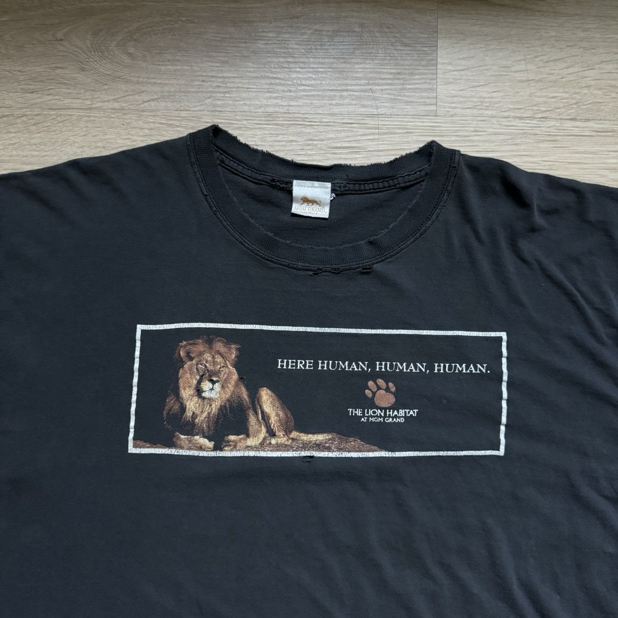 Vintage MGM GRAND Lion Habitat Tee Size US XL / EU 56 / 4 - 2 Thumbnail