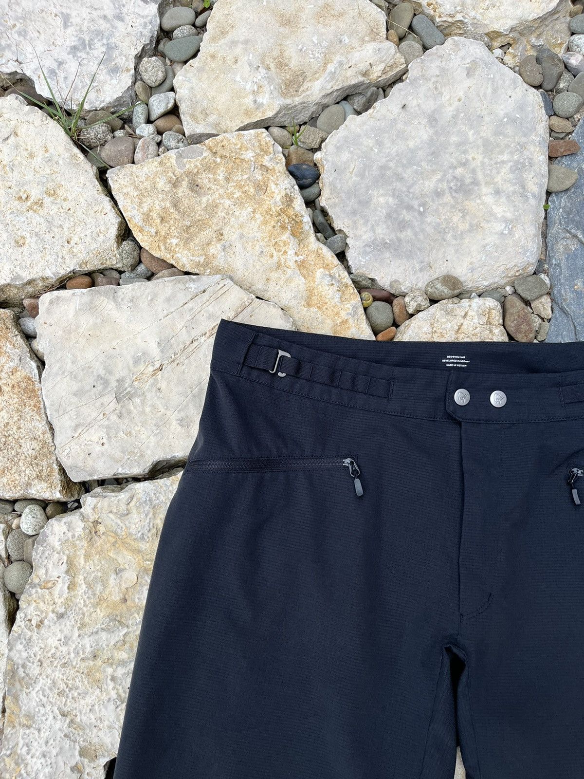 Norrona Norrona Bitihorn flex1 shorts caviar mesh outdoor gorpcore Size US 34 / EU 50 - 3 Thumbnail