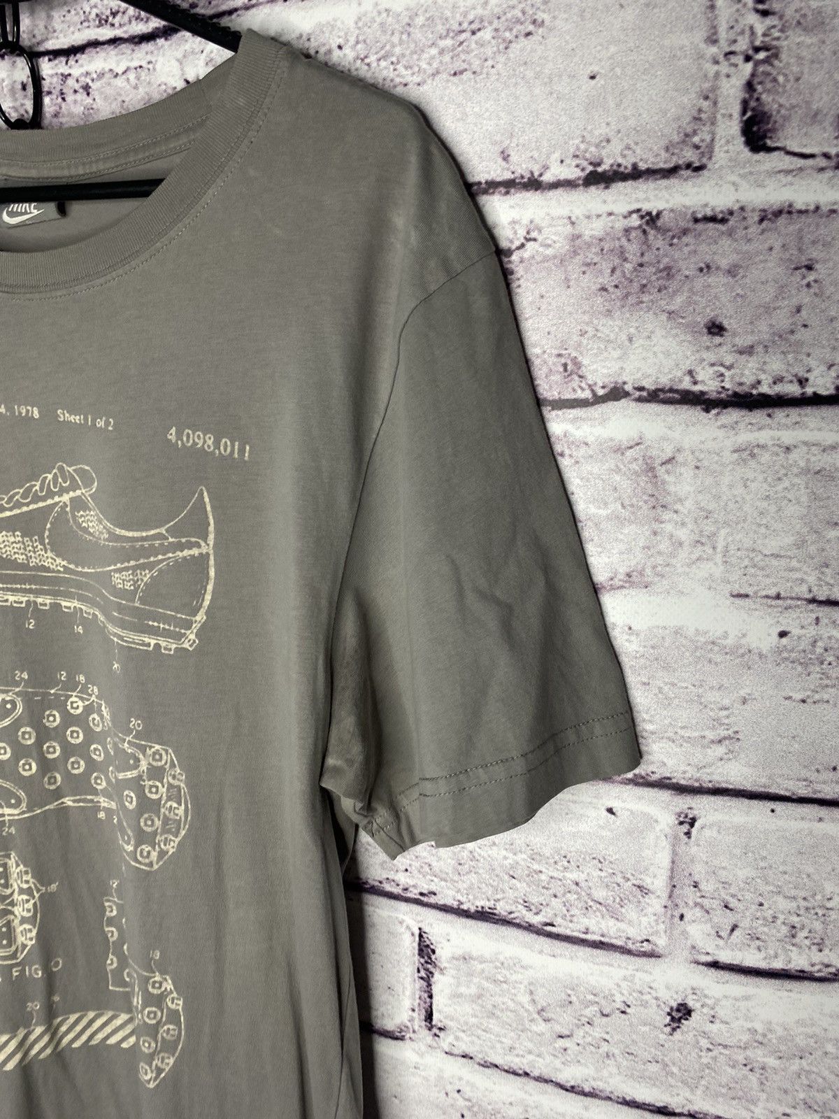 Nike Mens Vintage Nike T-Shirt big logo tee streetwear Size US S / EU 44-46 / 1 - 2 Thumbnail