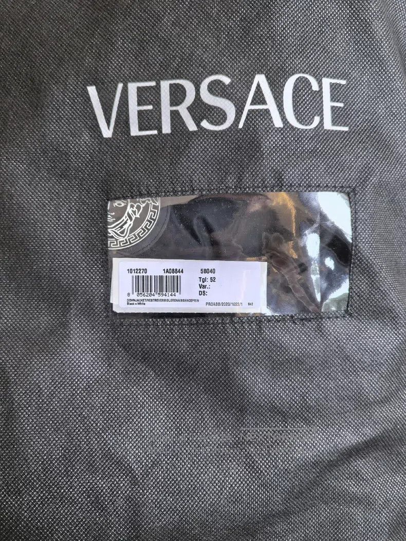 Versace Versace Wear a down jacket on both sides Size US XL / EU 56 / 4 - 2 Thumbnail