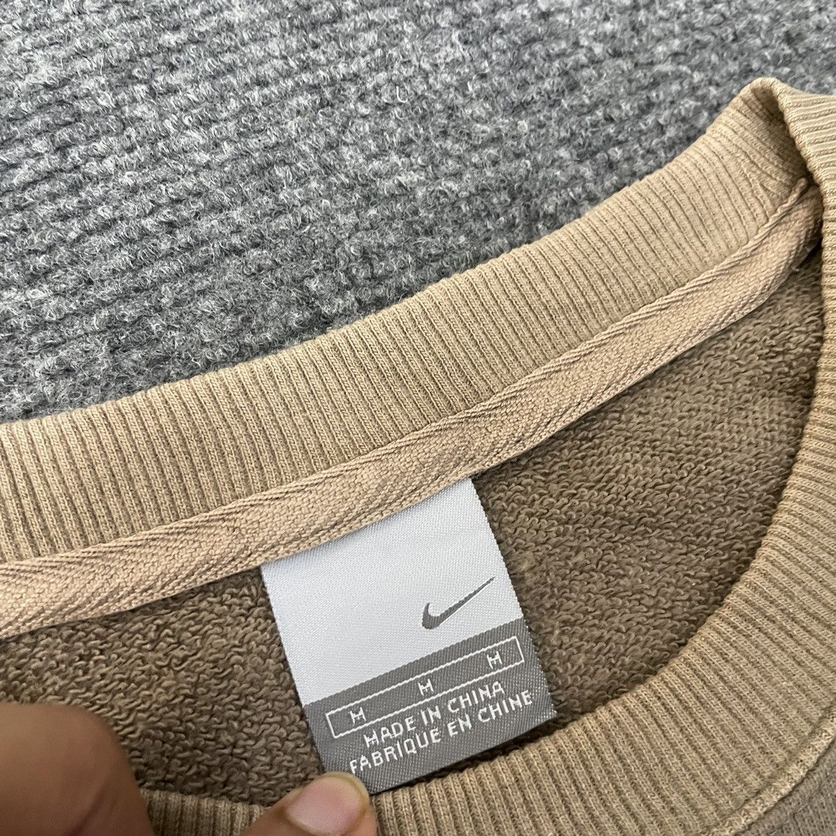 Nike × Vintage Vintage 2000s Nike Carpet Logo Women Crewneck Travis Style Size S / US 4 / IT 40 - 3 Thumbnail