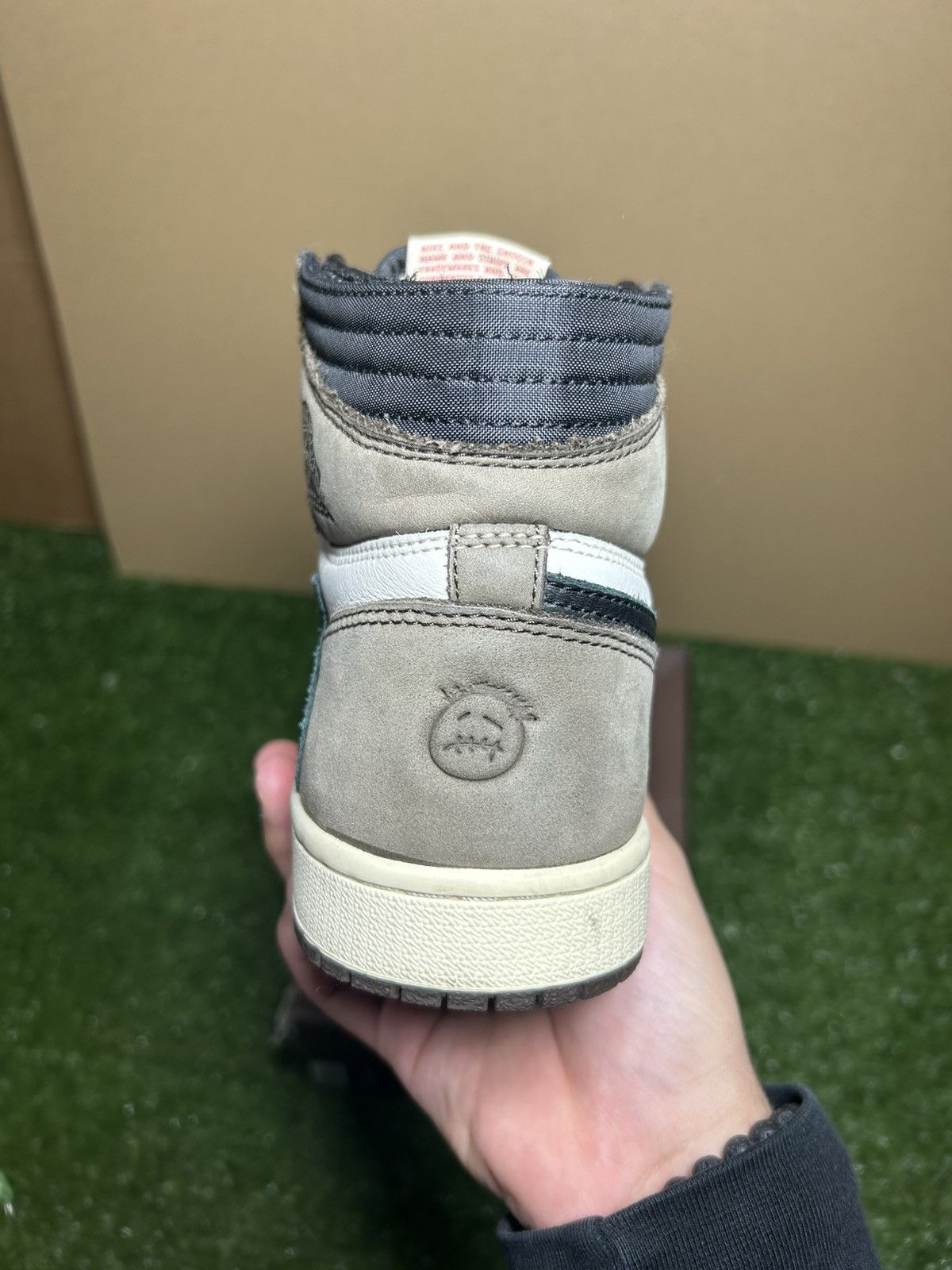 Jordan Brand × Travis Scott Jordan 1 Travis Scott Mocha High Size US 8 / EU 41 - 3 Thumbnail