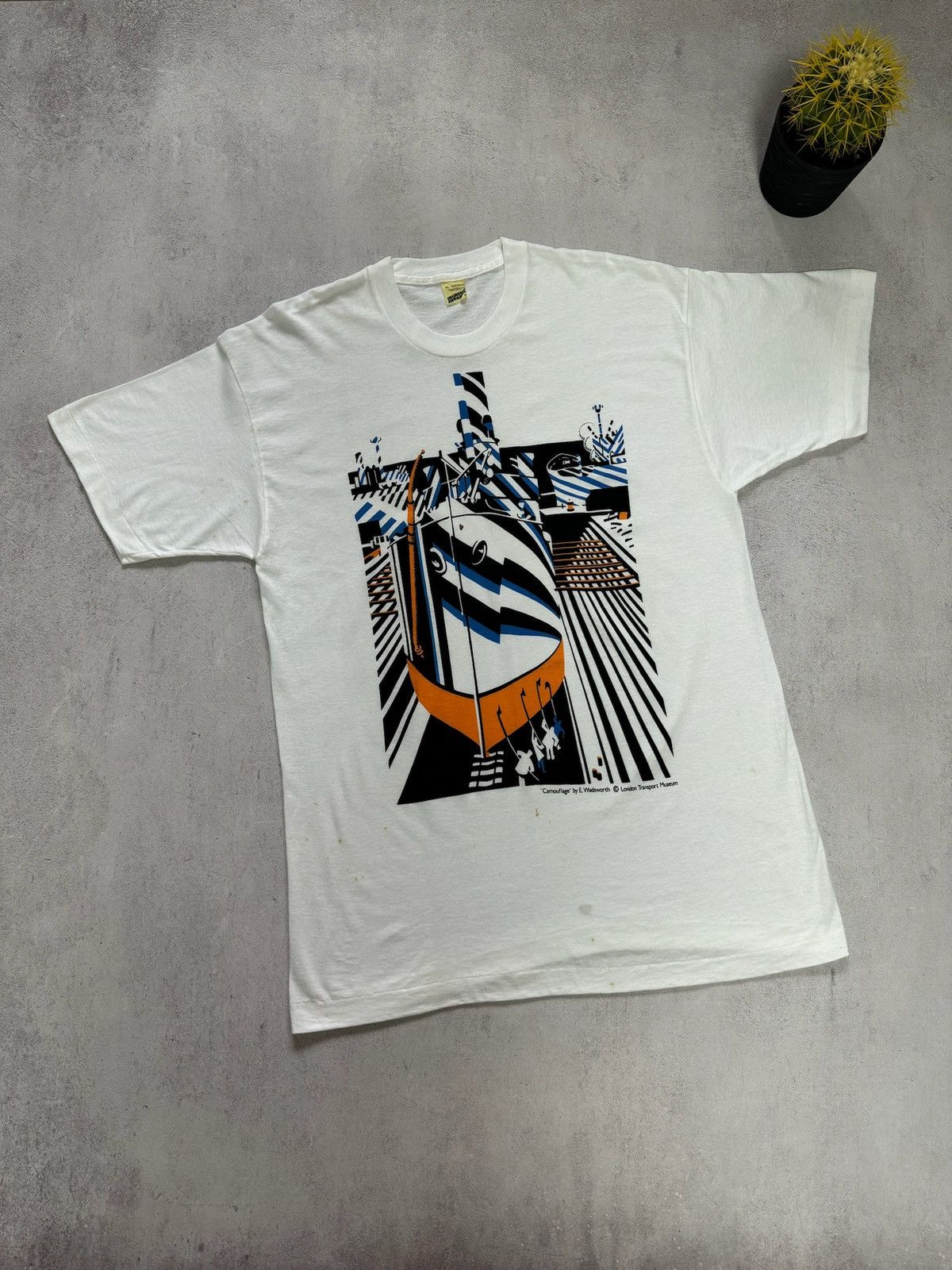 Vintage Vintage London Transport Museum Edward Wadsmorth T Shirt 80s Size US XL / EU 56 / 4 - 1 Thumbnail