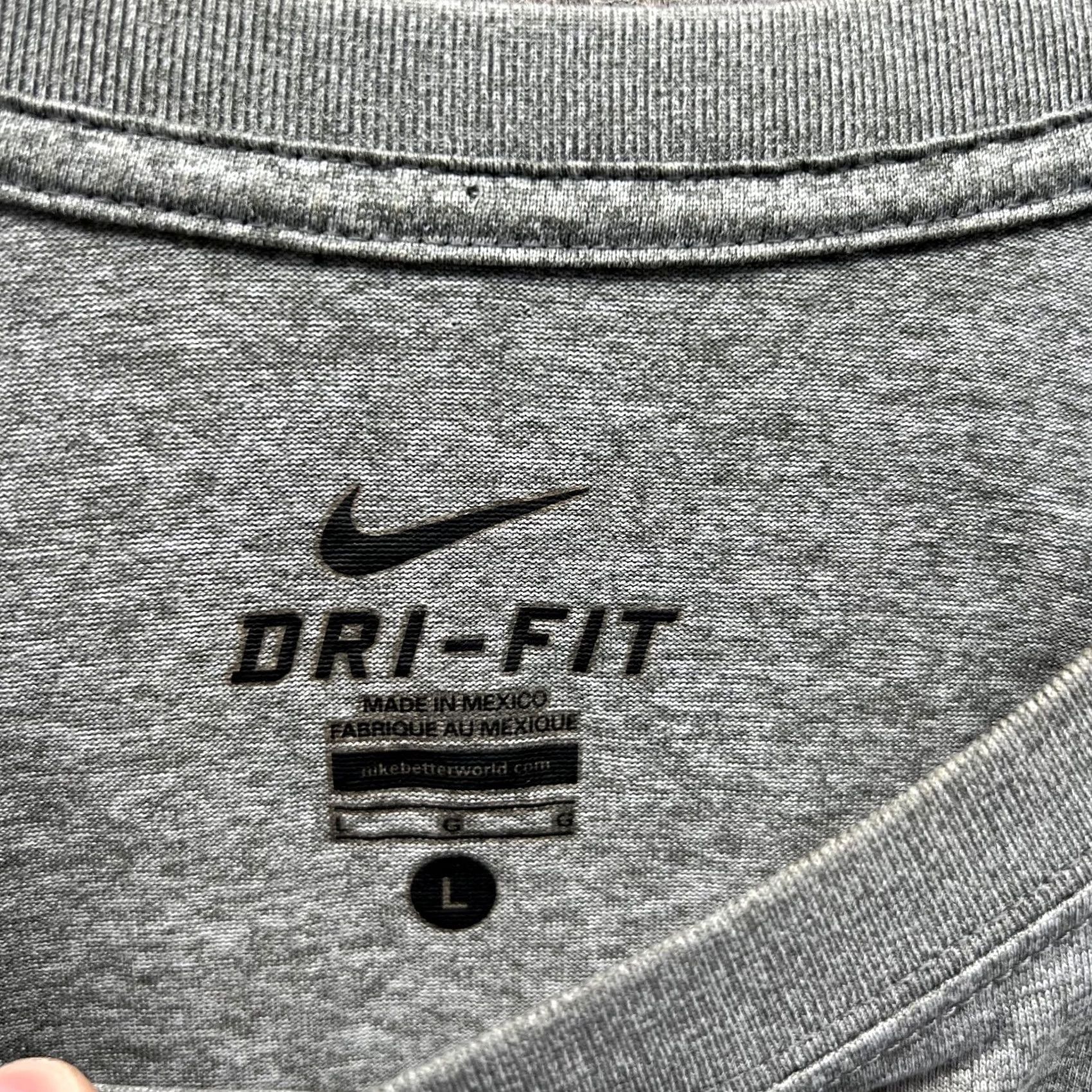 Nike VINTAGE Nike Shirt Men L Heather Gray Athletic Dri-Fit Crewneck Polyester Shirt Nike Dri-FIT Logo All Seasons Mens Size US L / EU 52-54 / 3 - 2 Thumbnail