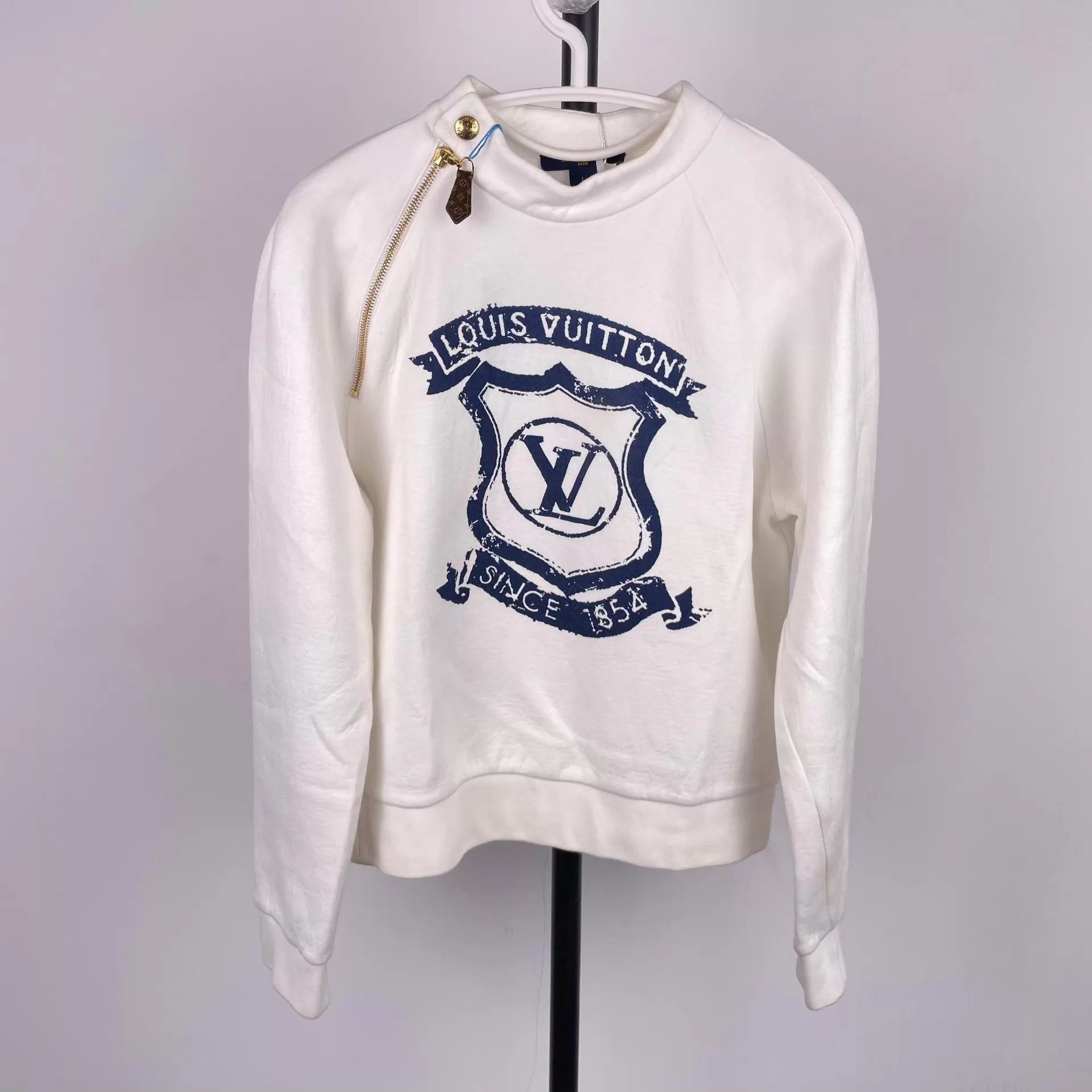 Louis Vuitton Louis Vuitton Sweatshirt L Size US L / EU 52-54 / 3 - 1 Thumbnail