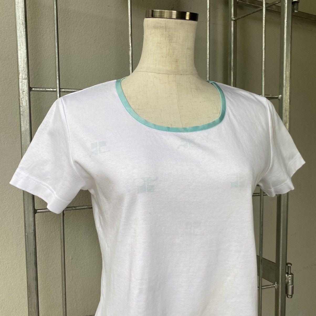 Courreges Courreges White Scoop Neck T-Shirt with Mint Trim Size S / US 4 / IT 40 - 16 Thumbnail
