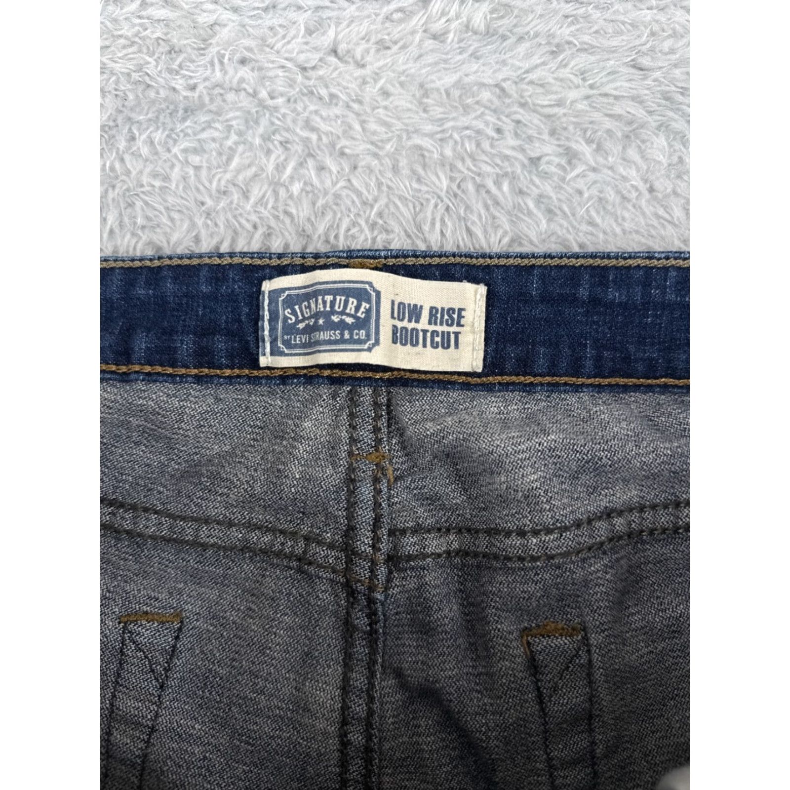 Levi's Levis Jeans Women 10 Blue Denim Bootcut Mid Rise Dark Wash 30x30 Cotton Pocket 5-Pocket Design Regular Stretch Denim Jeans Womens Size 32" / US 10 / IT 46 - 6 Thumbnail