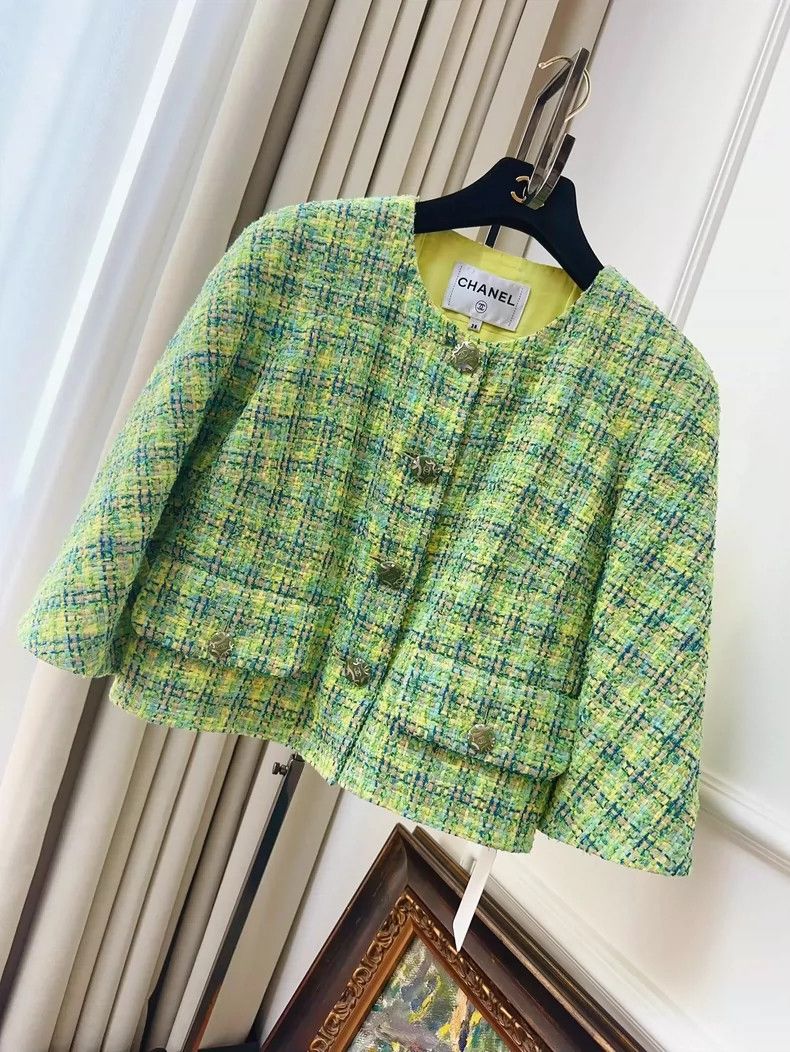 Chanel Chanel 19s Beach Series Avocado Green Cloak Coat Size XS / US 0-2 / IT 36-38 - 1 Thumbnail