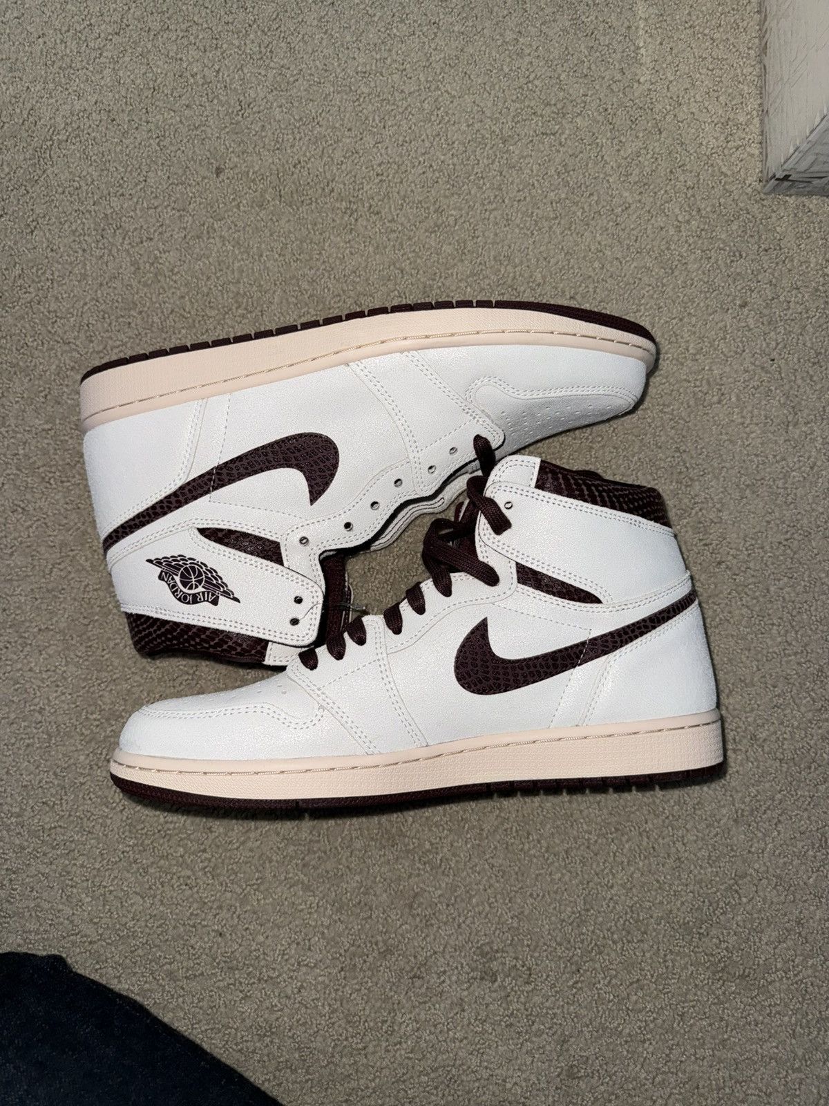 A Ma Maniere × Jordan Brand Jordan 1 Retro High OG Size US 12 / EU 45 - 1 Thumbnail