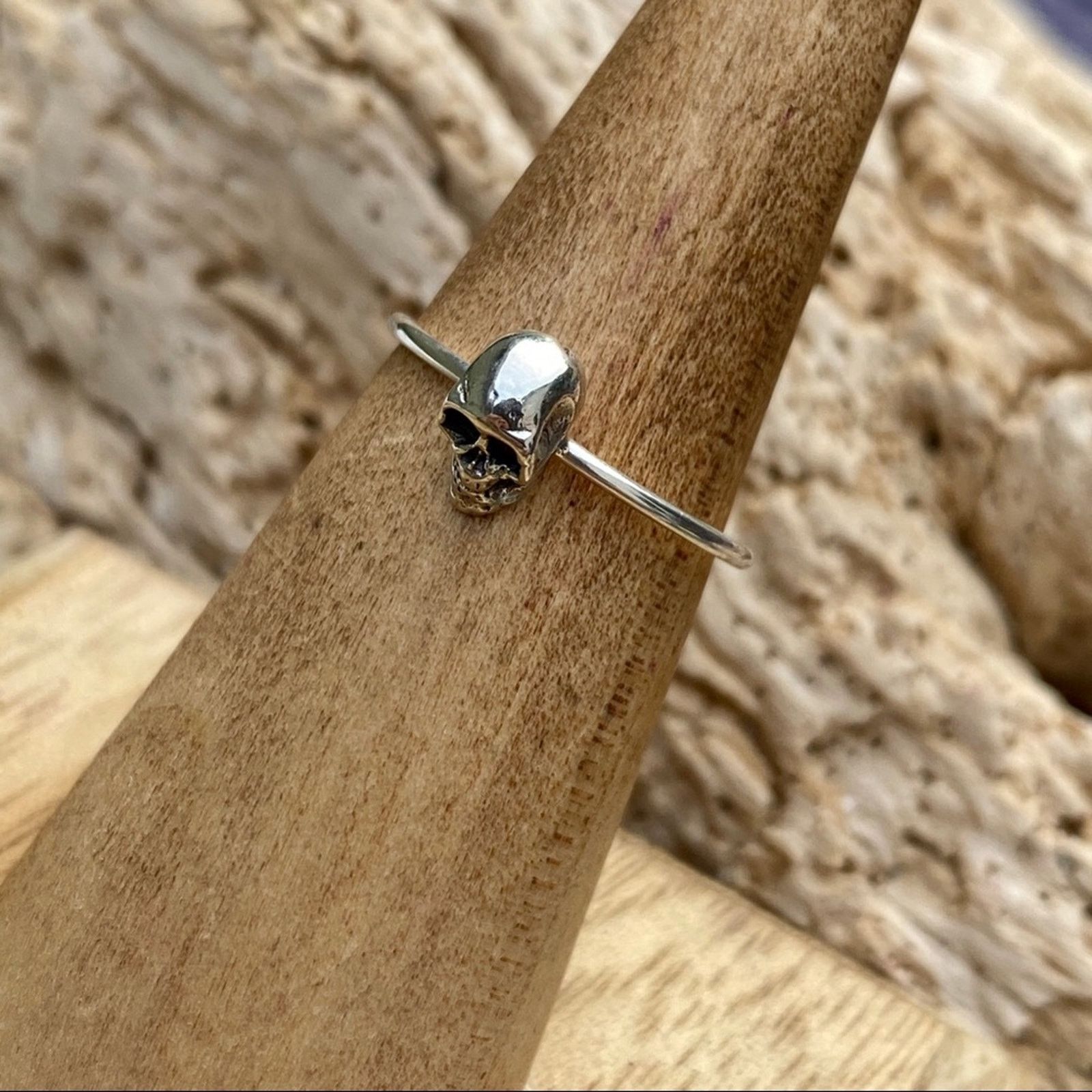 The Unbranded Brand Sterling Silver Skull With Hollow Eyes Ring Sizes 5,6,8,9 Size ONE SIZE - 3 Thumbnail