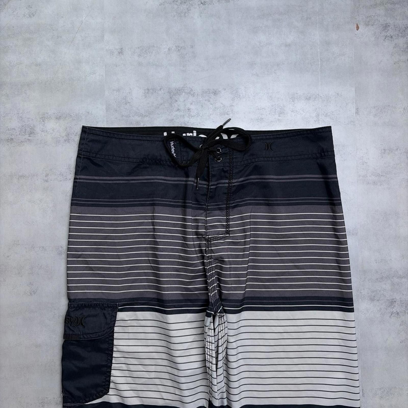 Hurley Y2K Black Hurley Grunge Surf Striped Baggy Board Shorts Size US 32 / EU 48 - 2 Thumbnail