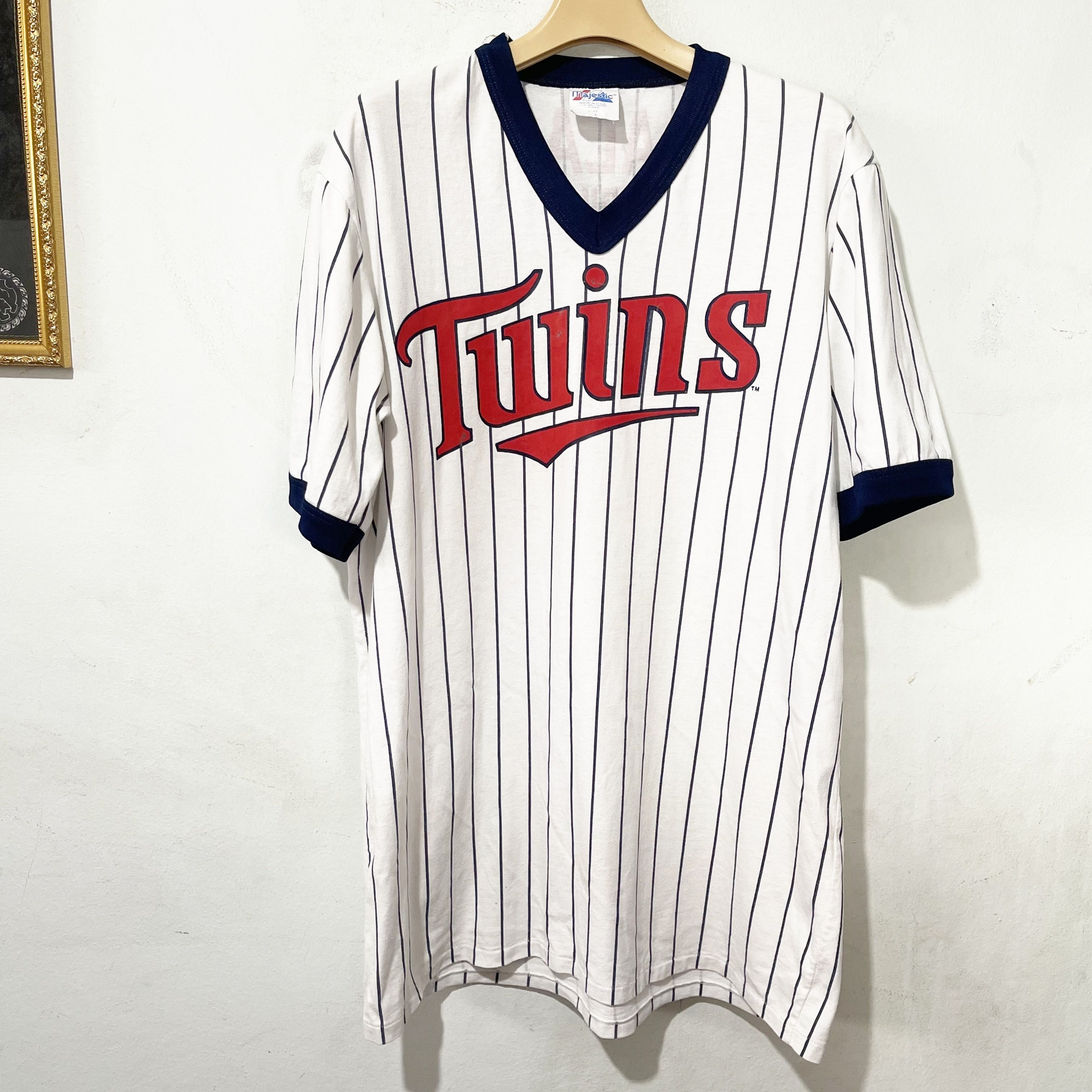 MLB Vintage Minnesota Twins Pinstripe V-Neck T-Shirt Size US L / EU 52-54 / 3 - 1 Thumbnail