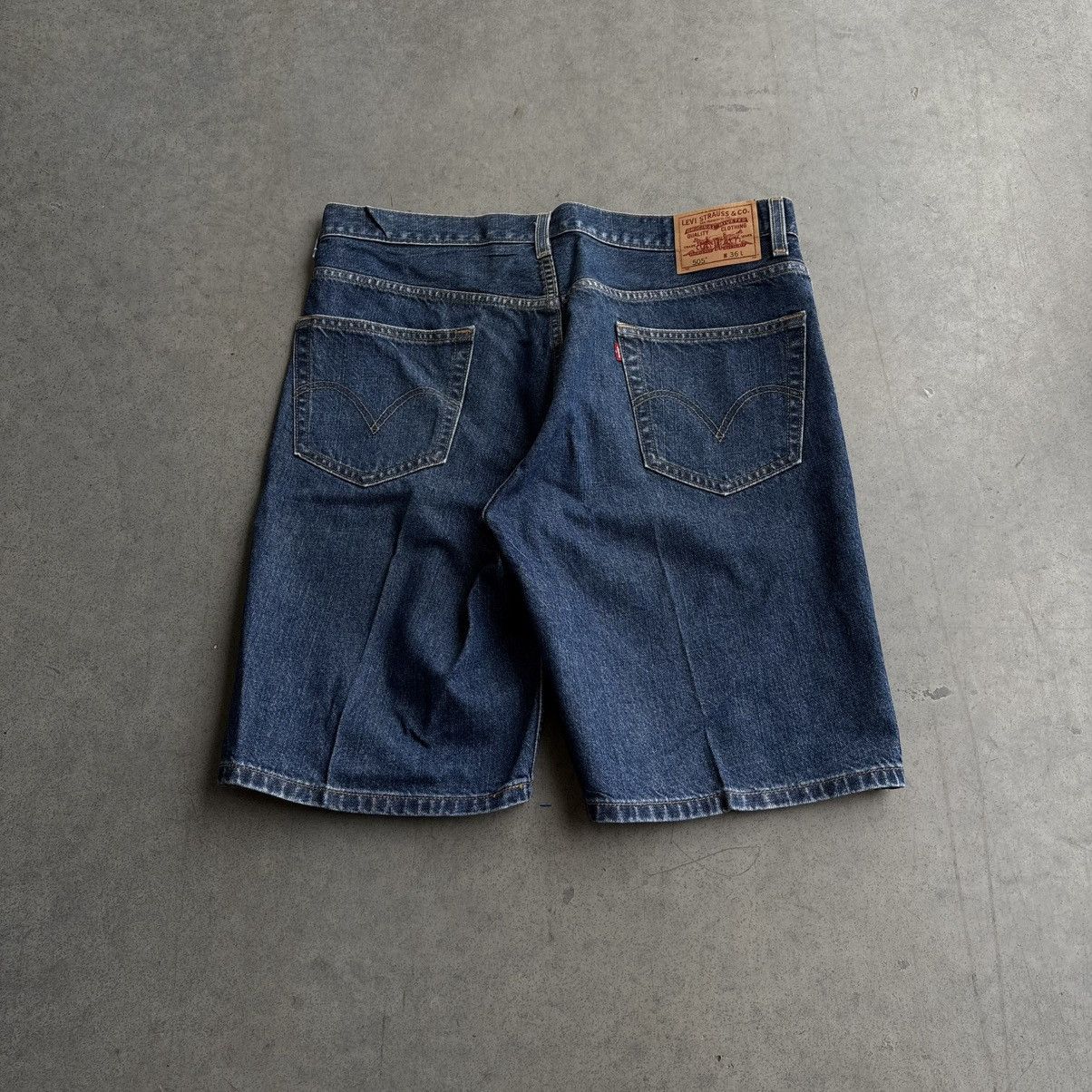 Levi's × Vintage Vintage Y2K Levi's Streetwear Baggy Jean Shorts 36 505 style Size US 36 / EU 52 - 1 Thumbnail