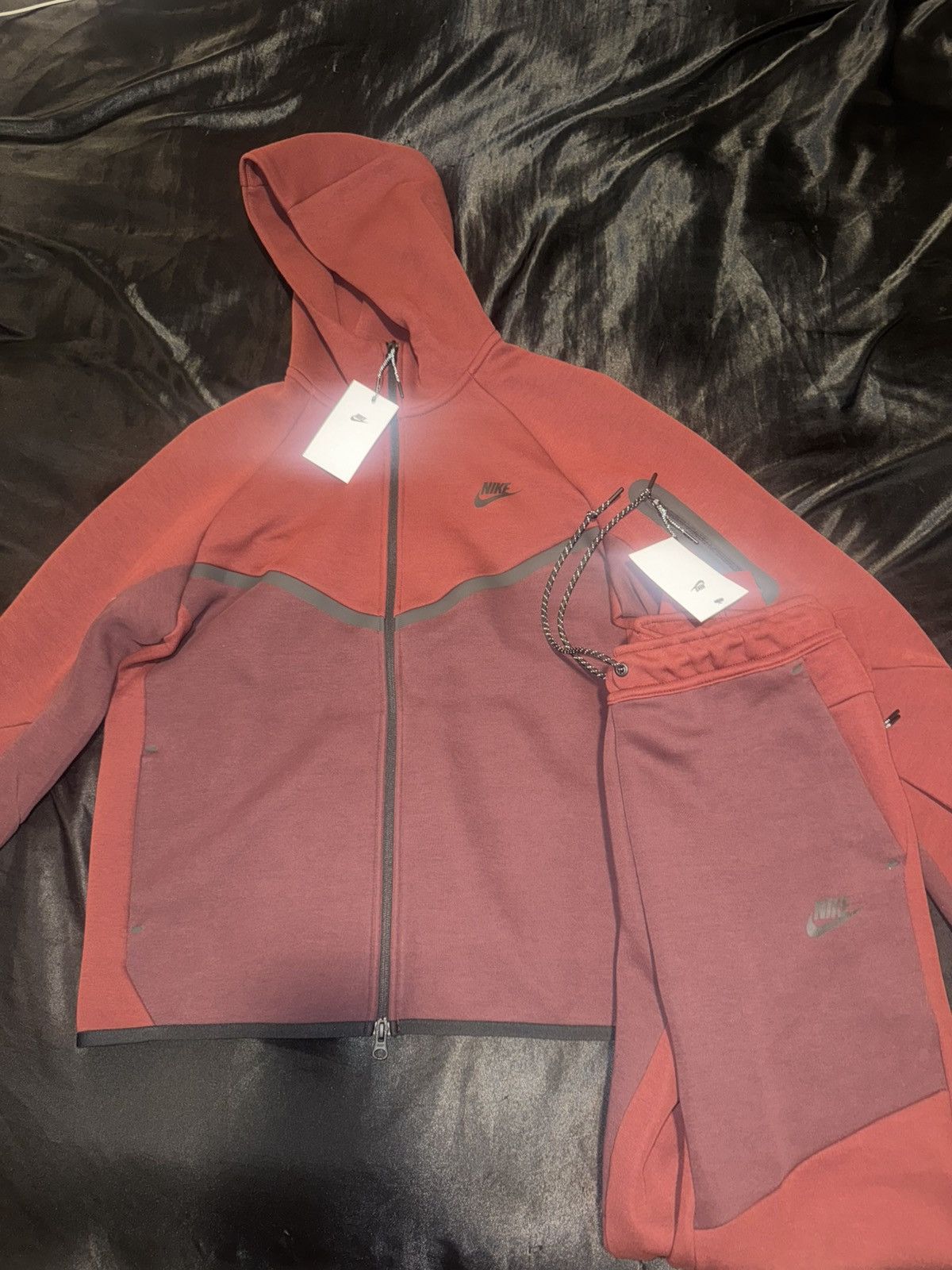 Nike Nike tech maroon jacket and pants Size US M / EU 48-50 / 2 - 1 Thumbnail