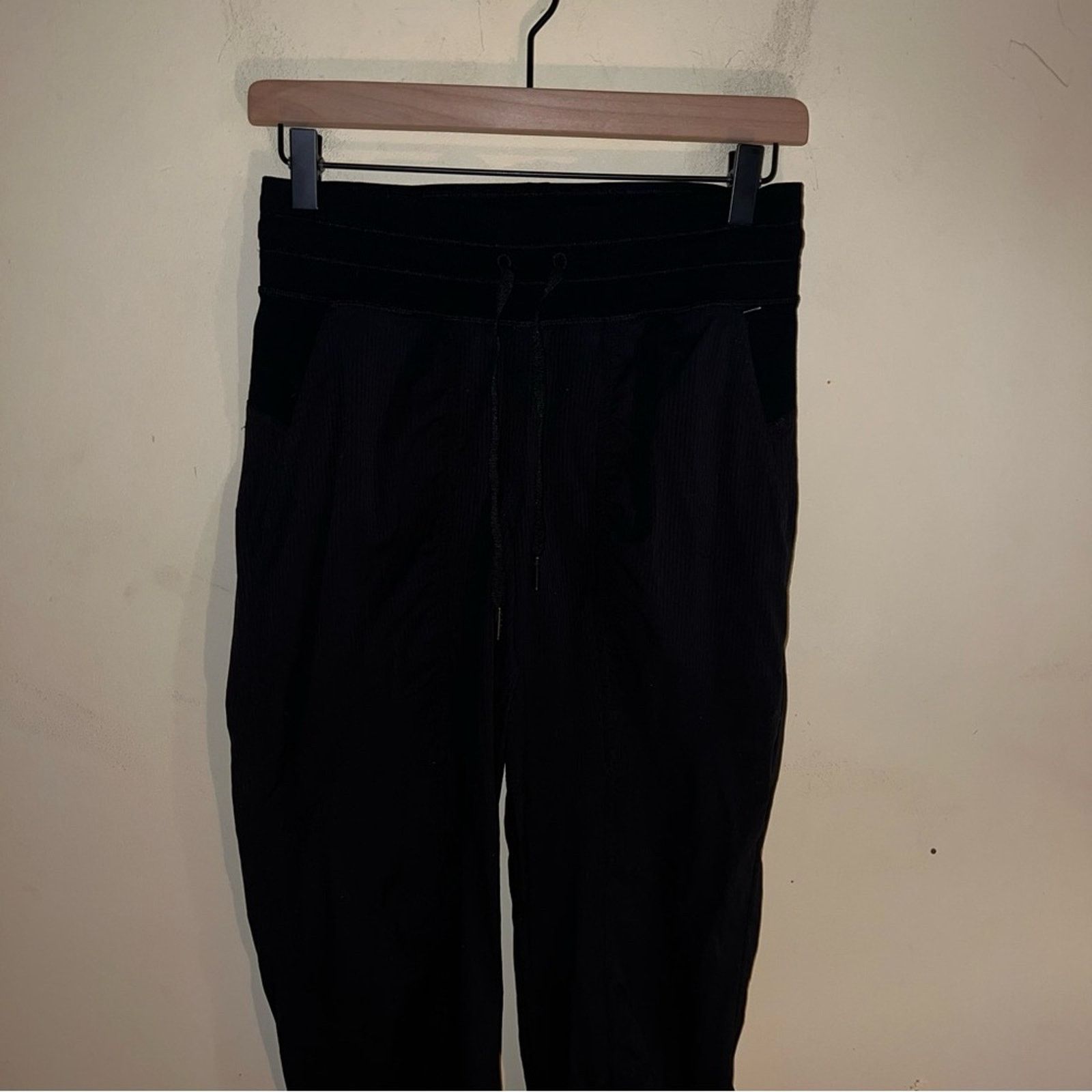 Lululemon LULULEMON black drawstring joggers athleisure 4 Size 27" / US 4 / IT 40 - 3 Thumbnail