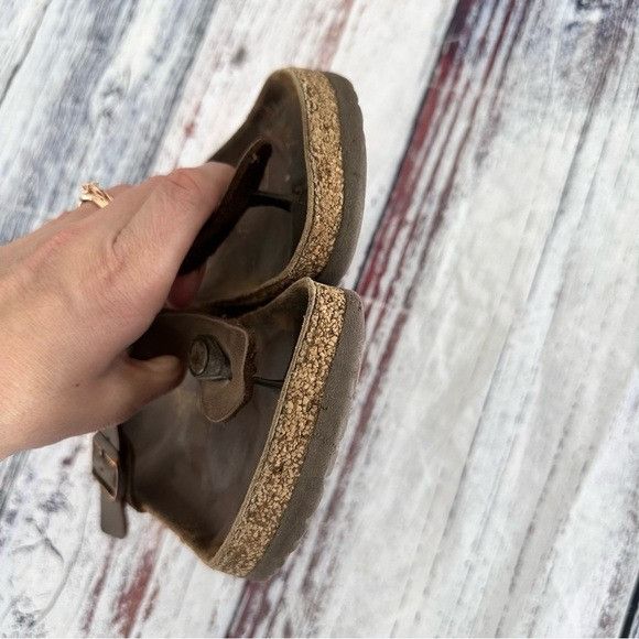 Birkenstock Birkenstock Women's Gizeh Brown Birko-Flor Sandals Size US 7 / IT 37 - 7 Thumbnail